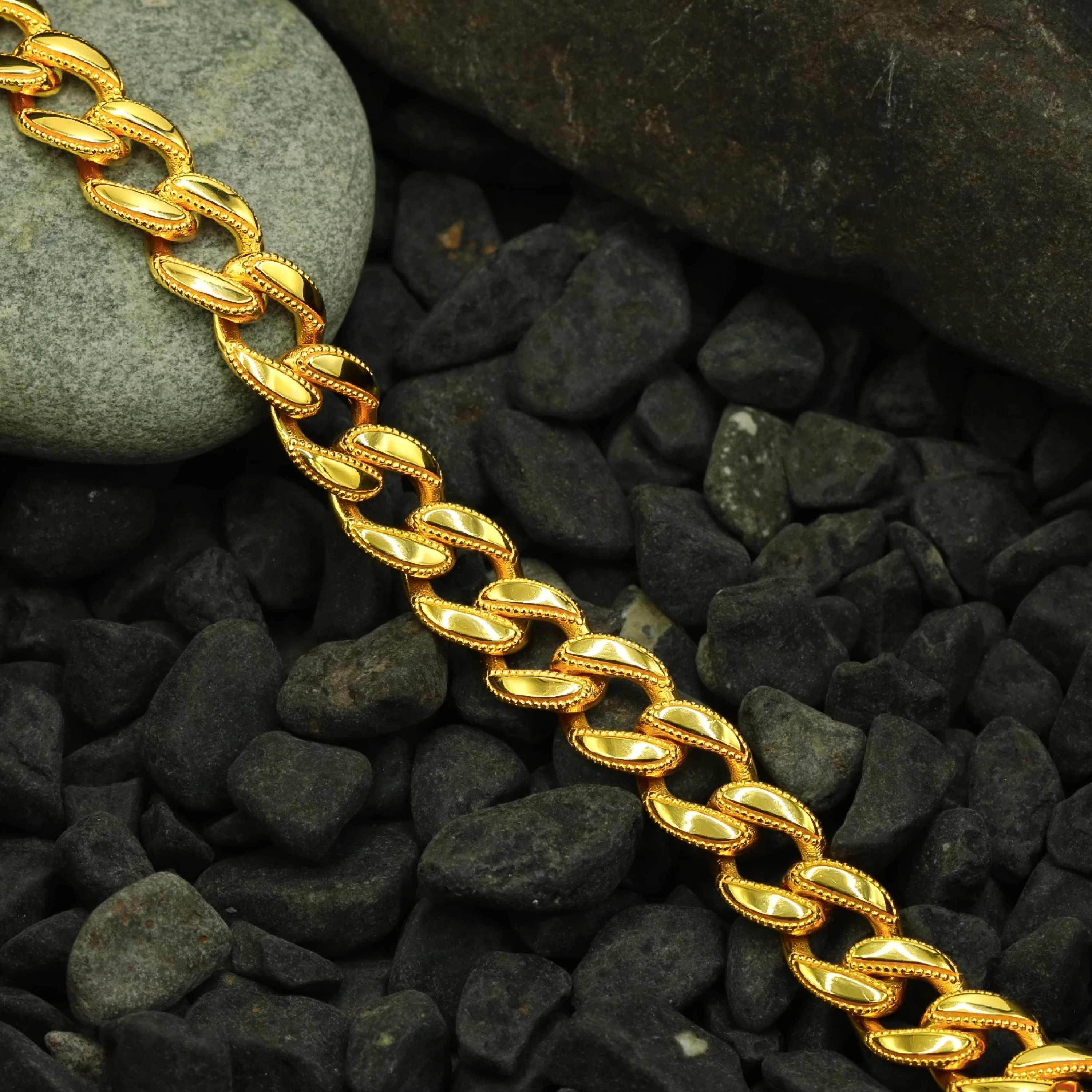 Geniş Halkalı Uzay Yolu 14 Ayar Altın Bileklik