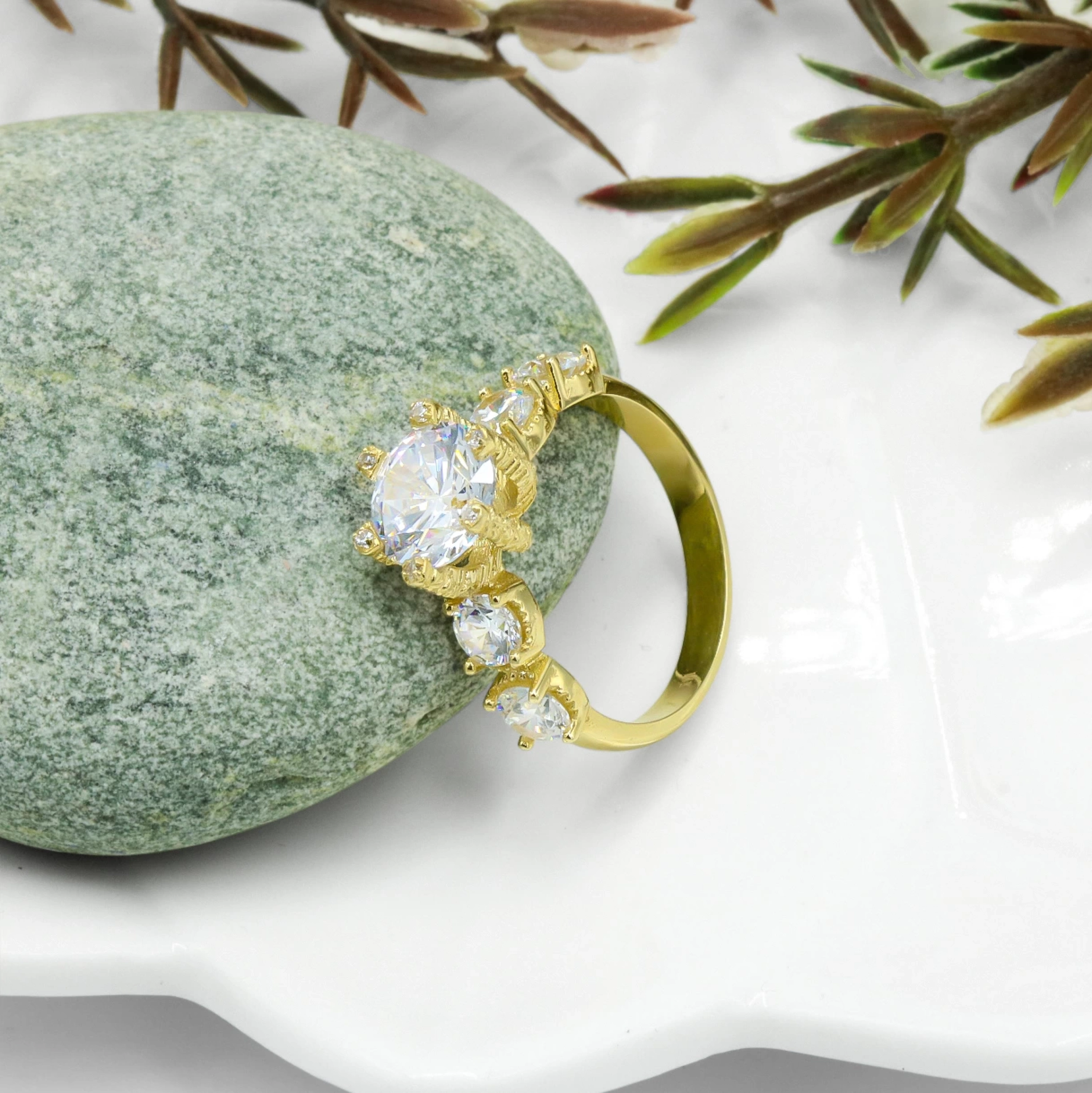 Hanım Eli 14 Ayar Altın Tektaş Yüzük