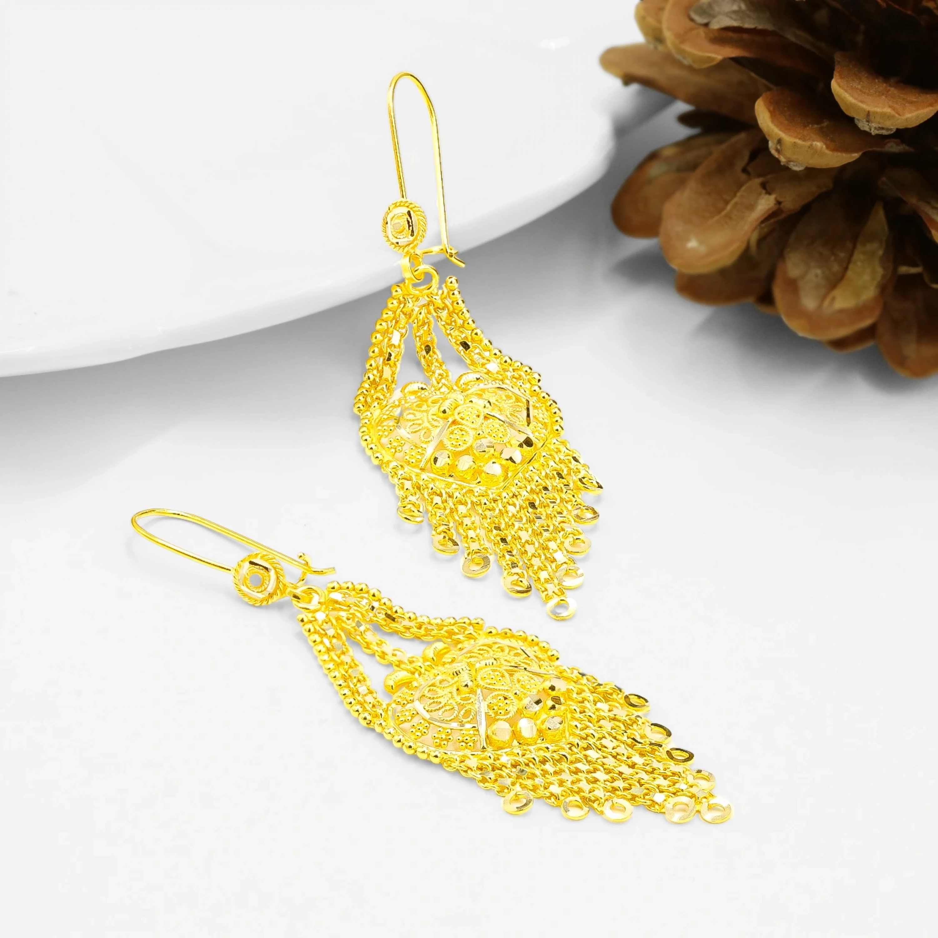 Hint İşi 14 Ayar Sallantılı Altın Küpe