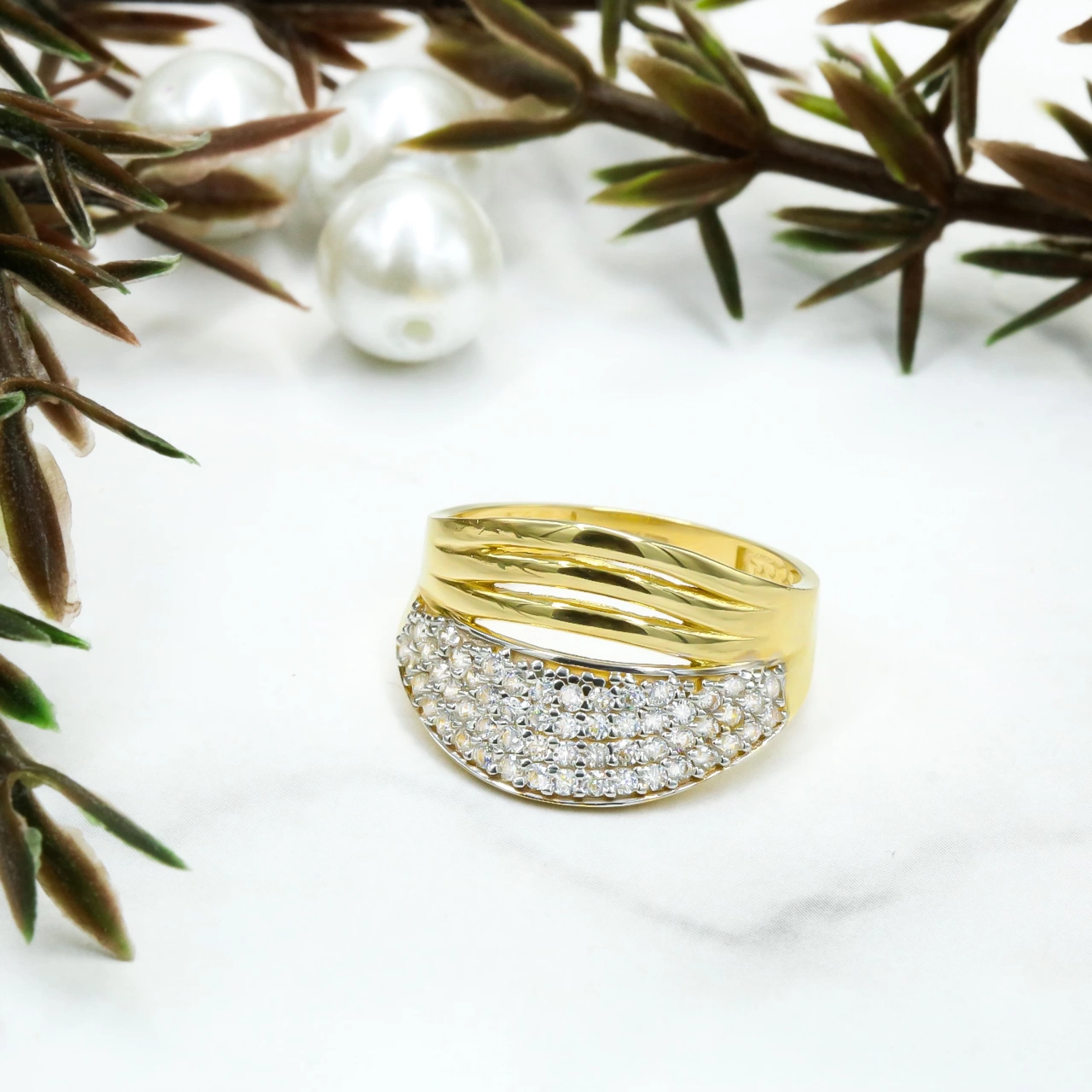 Kaburga Taşlı 14 Ayar Altın Yüzük