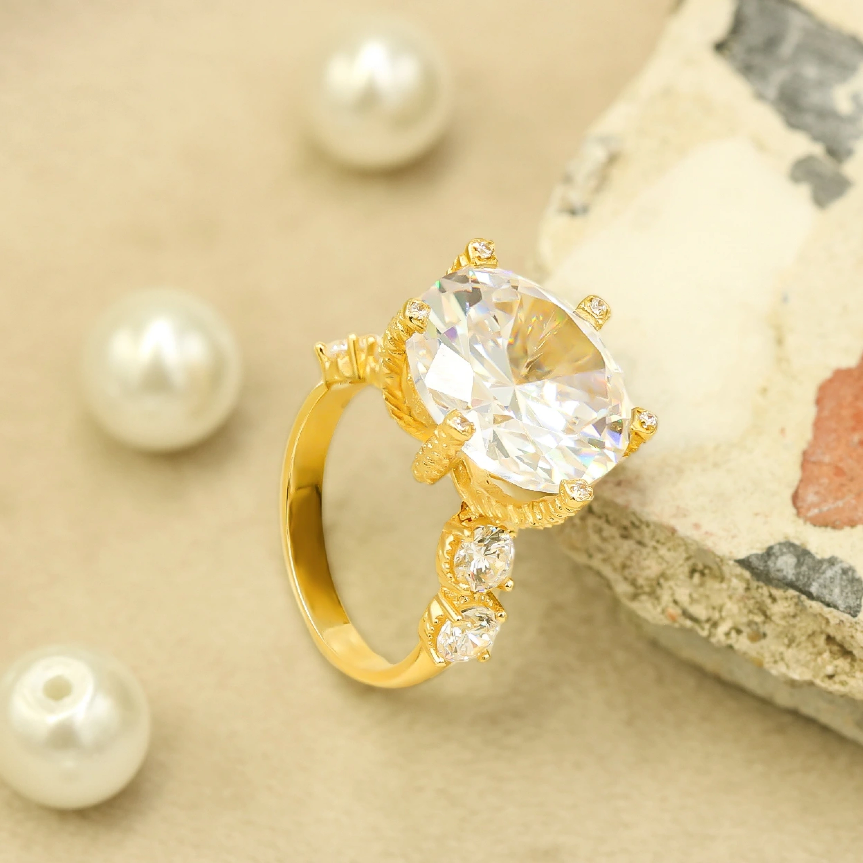 Yuvarlak Taşlı Büyük 14 Ayar Altın Yüzük