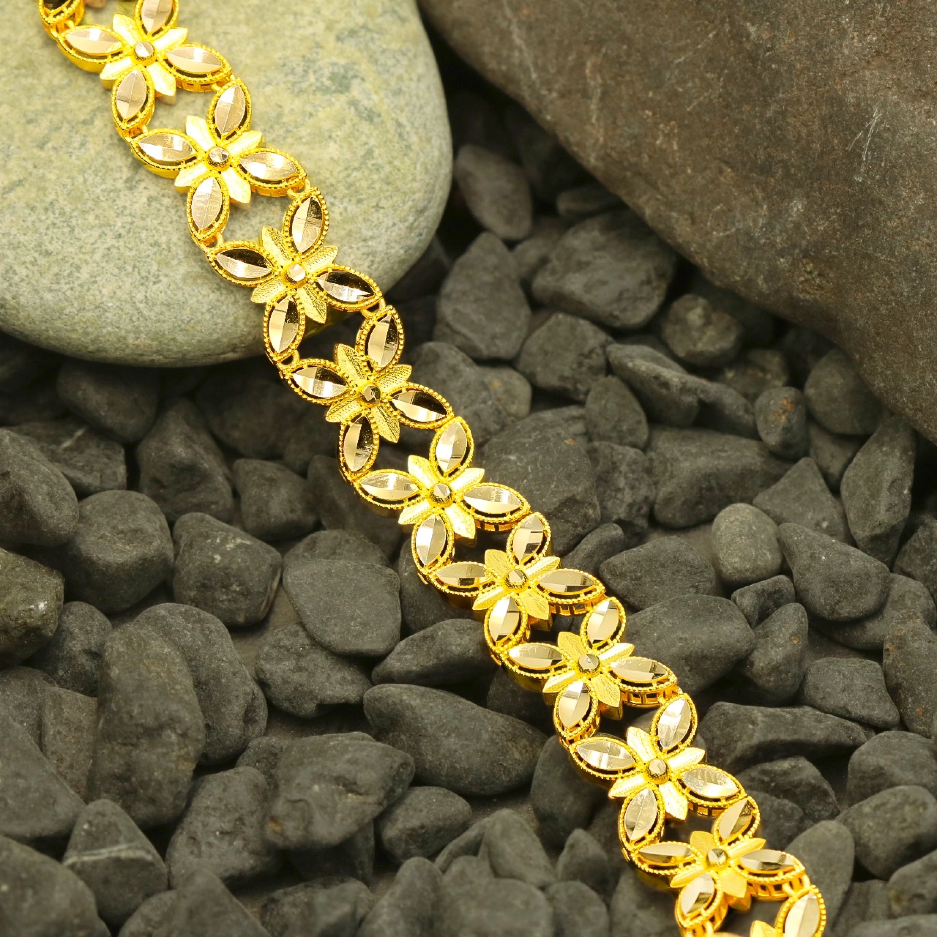 Kare Desen 14 Ayar Altın Bileklik