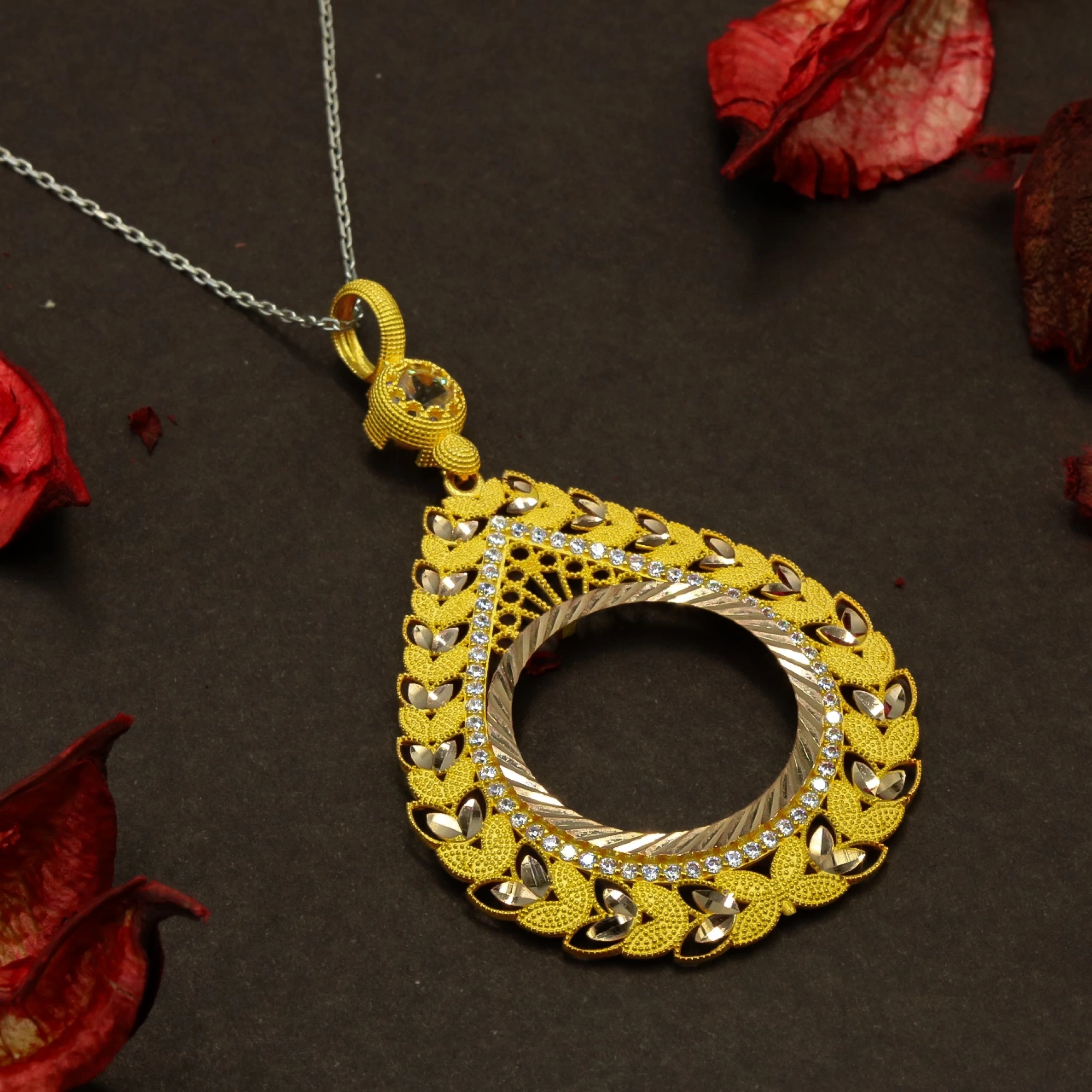 Kelebek Motifli 8 Ayar Yarım Altın Çerçeve