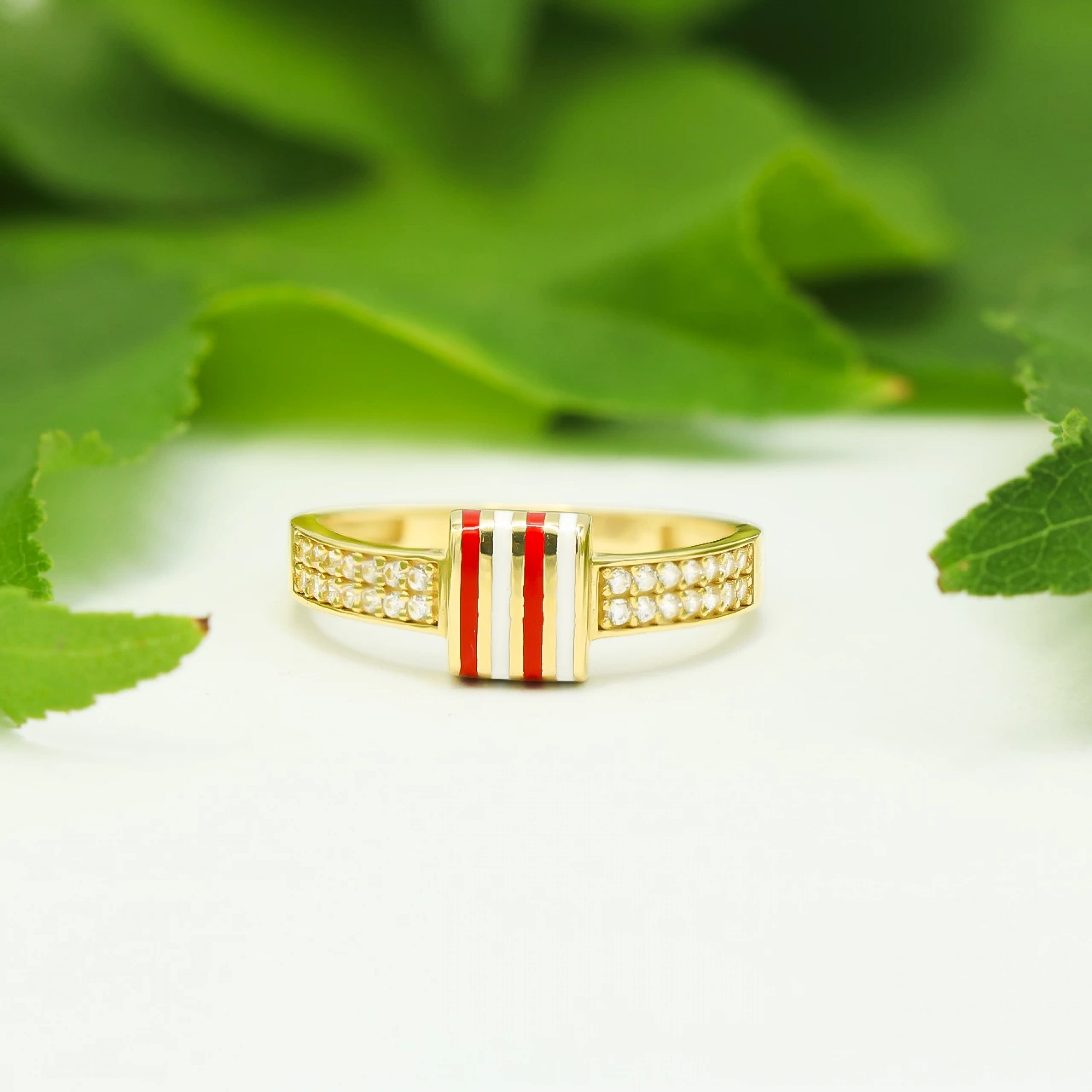 Kırmızı Mineli 14 Ayar Altın Yüzük