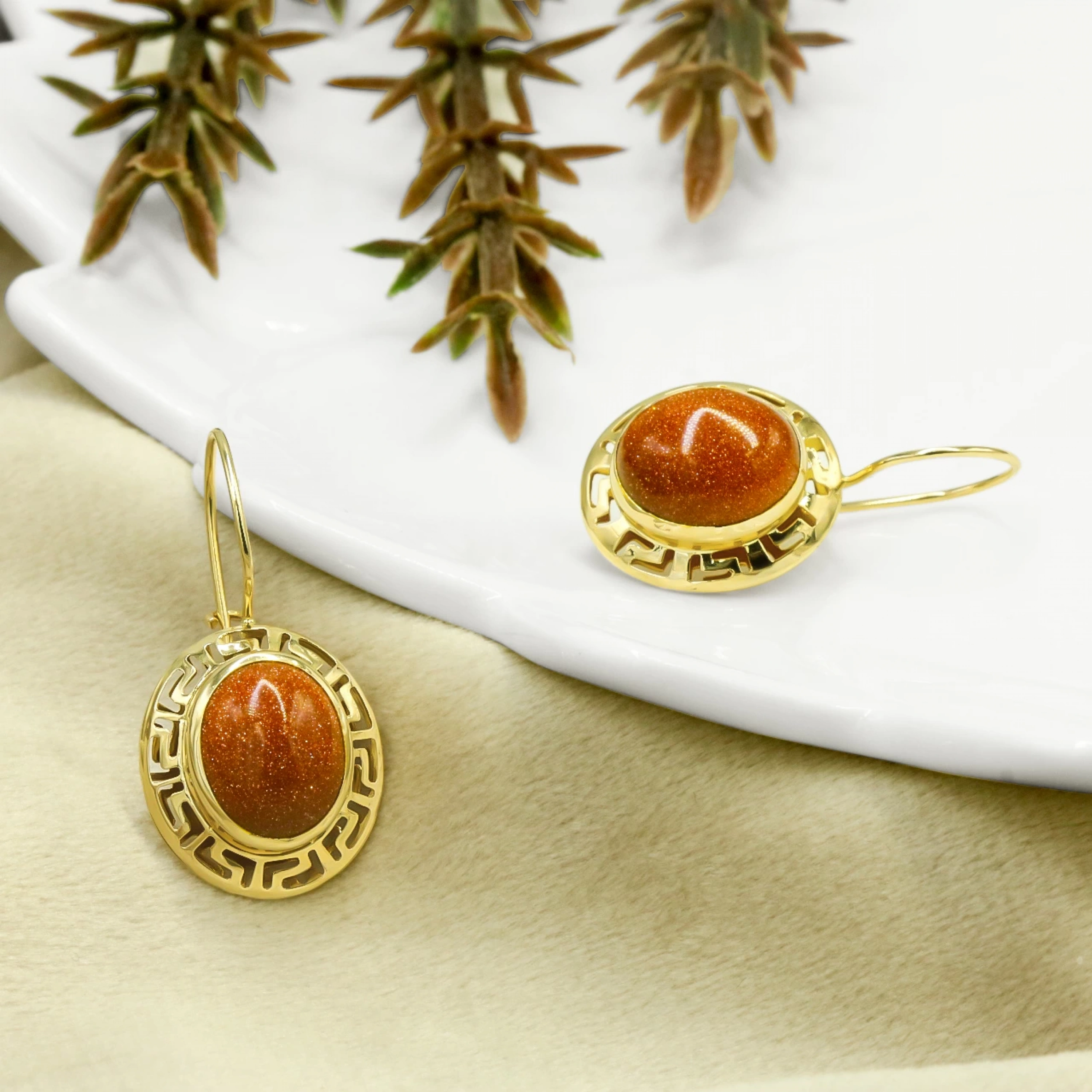 Kırmızı Taşlı 14 Ayar Sallantılı Altın Küpe