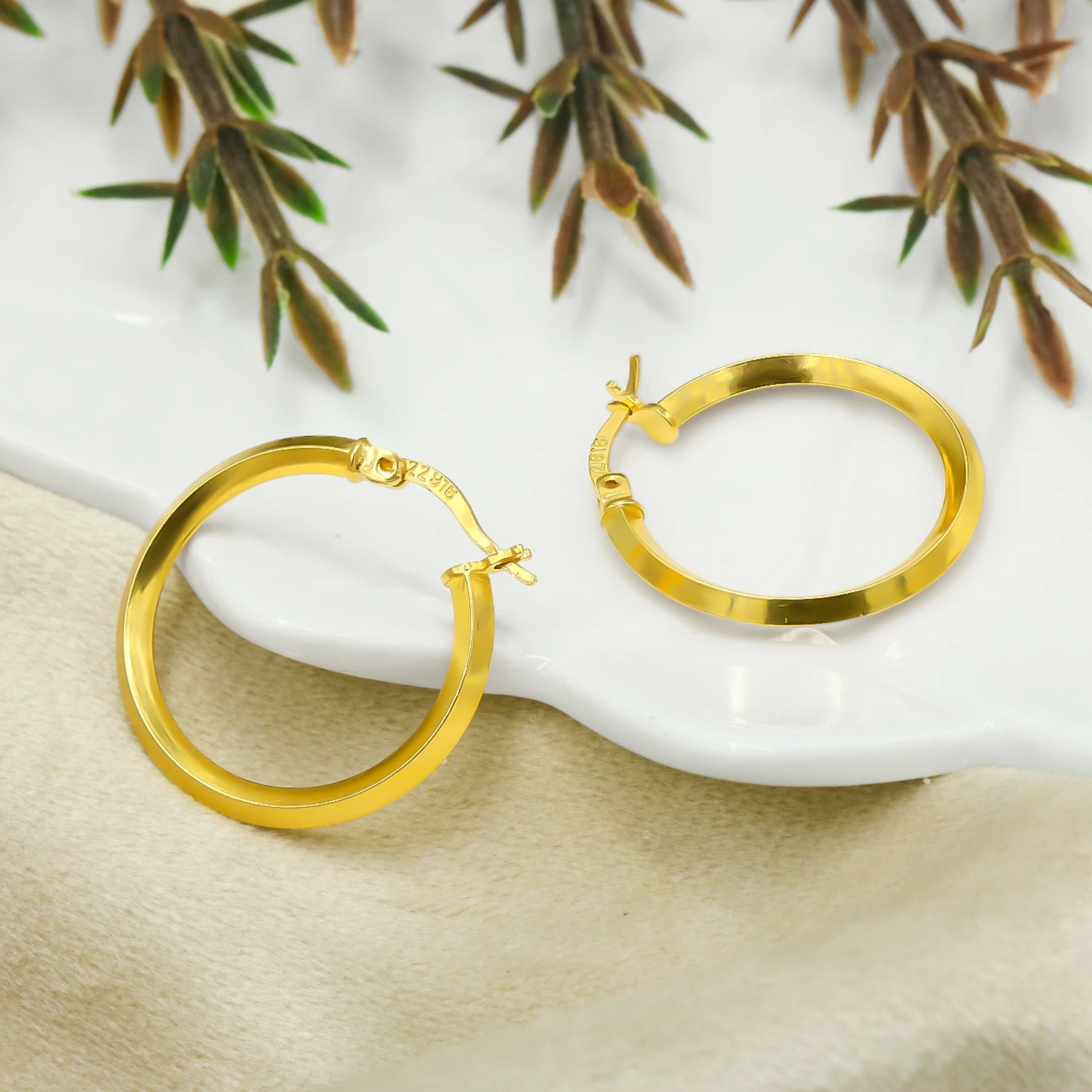 Köşeli 22 Ayar Halka Altın Küpe