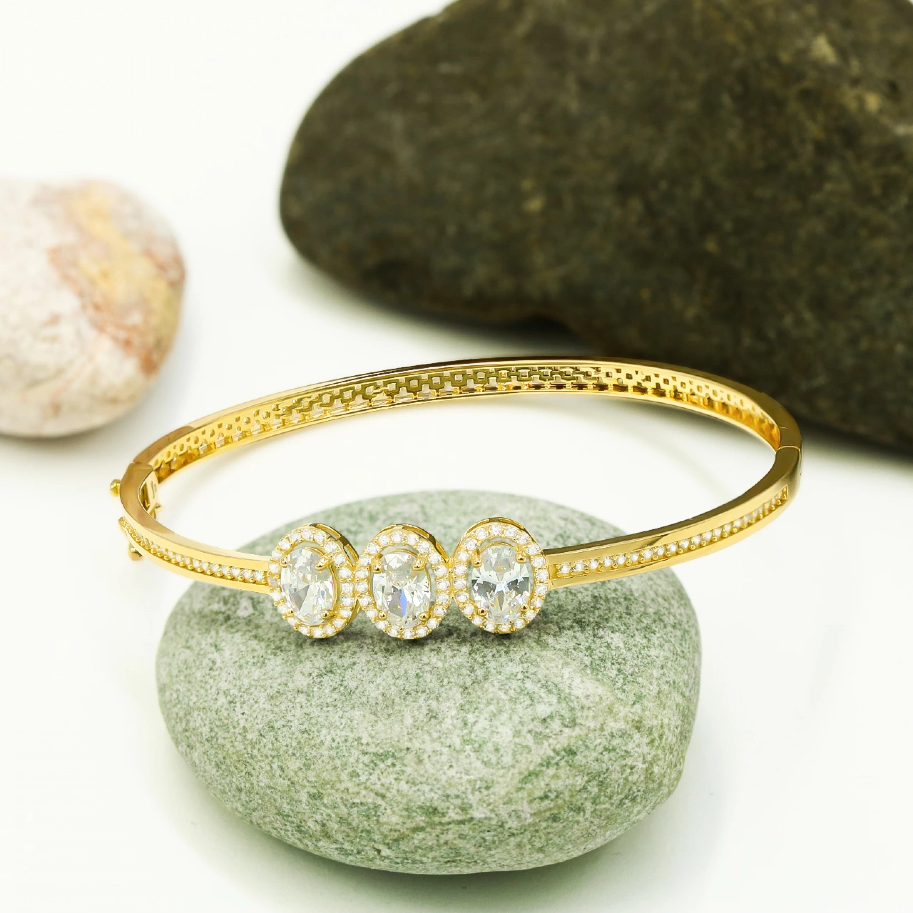 Oval Baget Taşlı 8 Ayar Kelepçe Bilezik