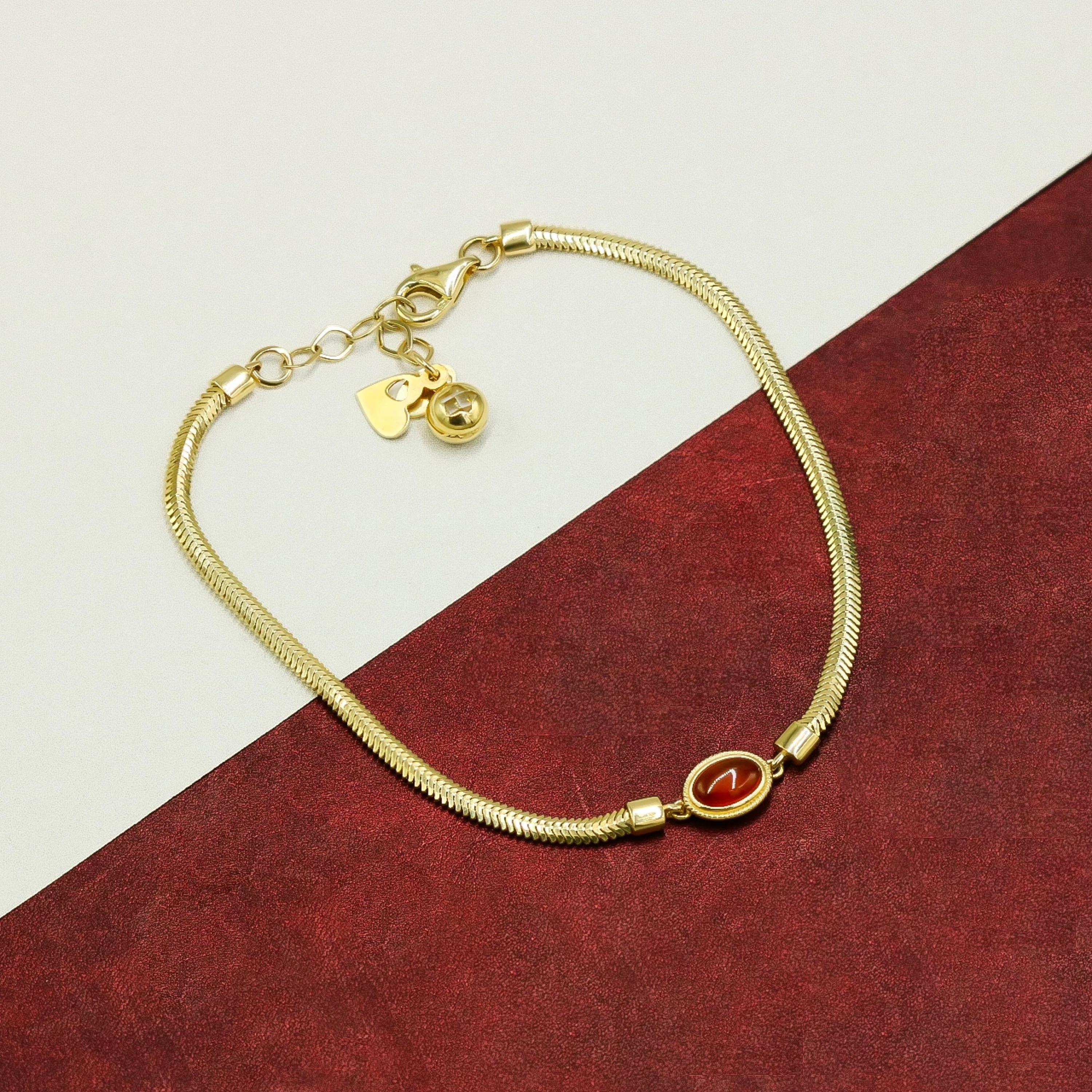 Oval Kırmızı Taşlı 14 Ayar Altın Bileklik