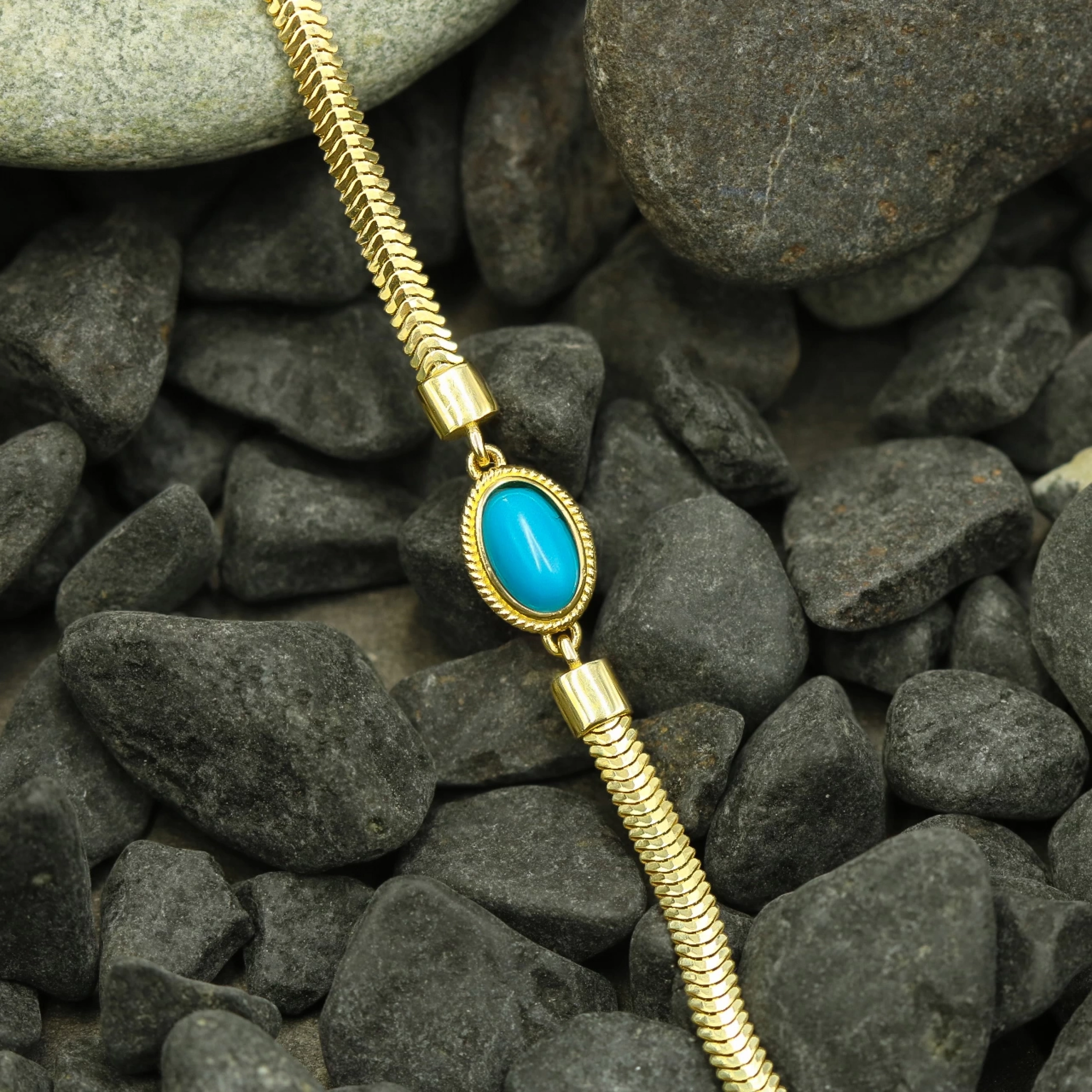 Oval Mavi Taşlı 14 Ayar Altın Bileklik