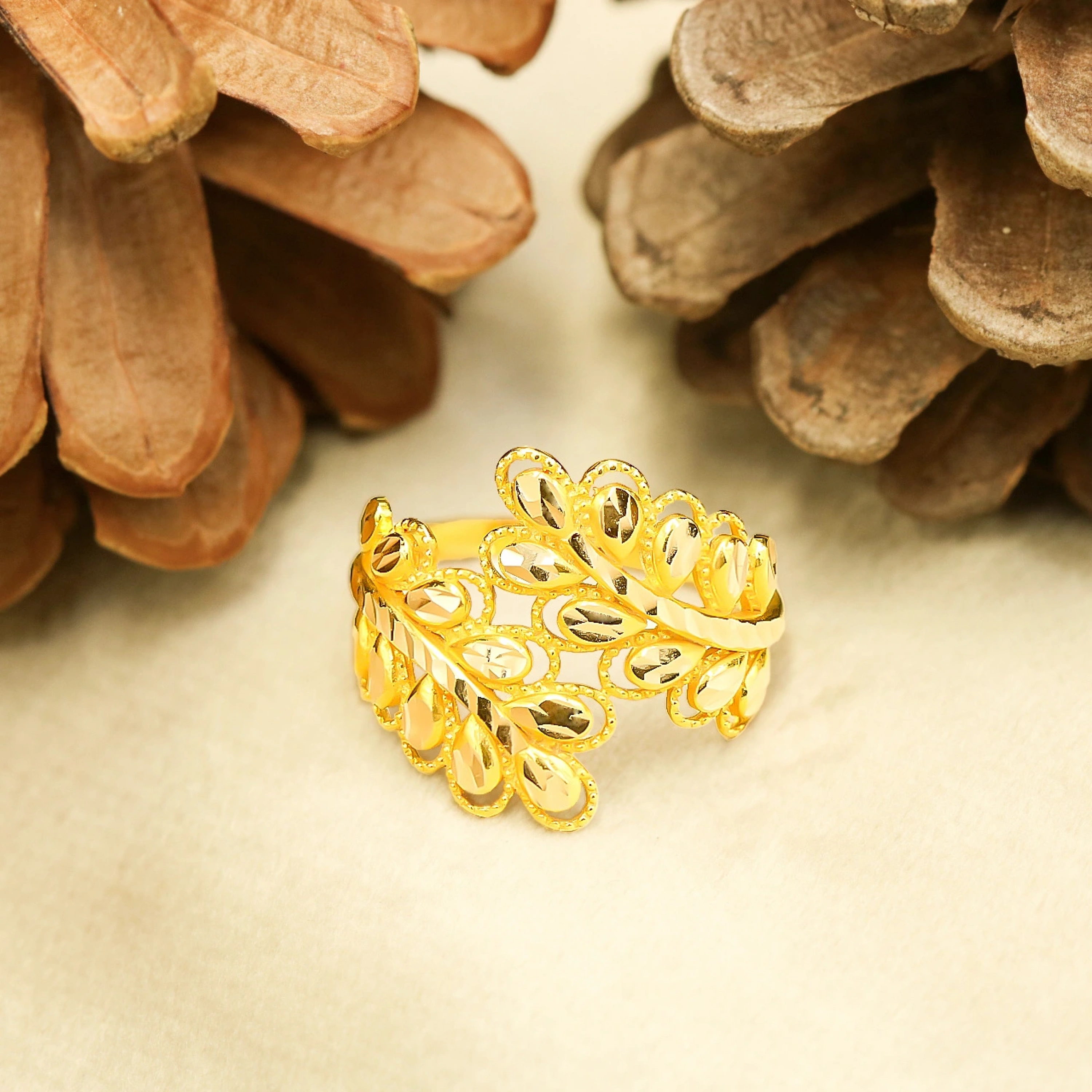 Yaprak Model Altın 14 Ayar Yüzük