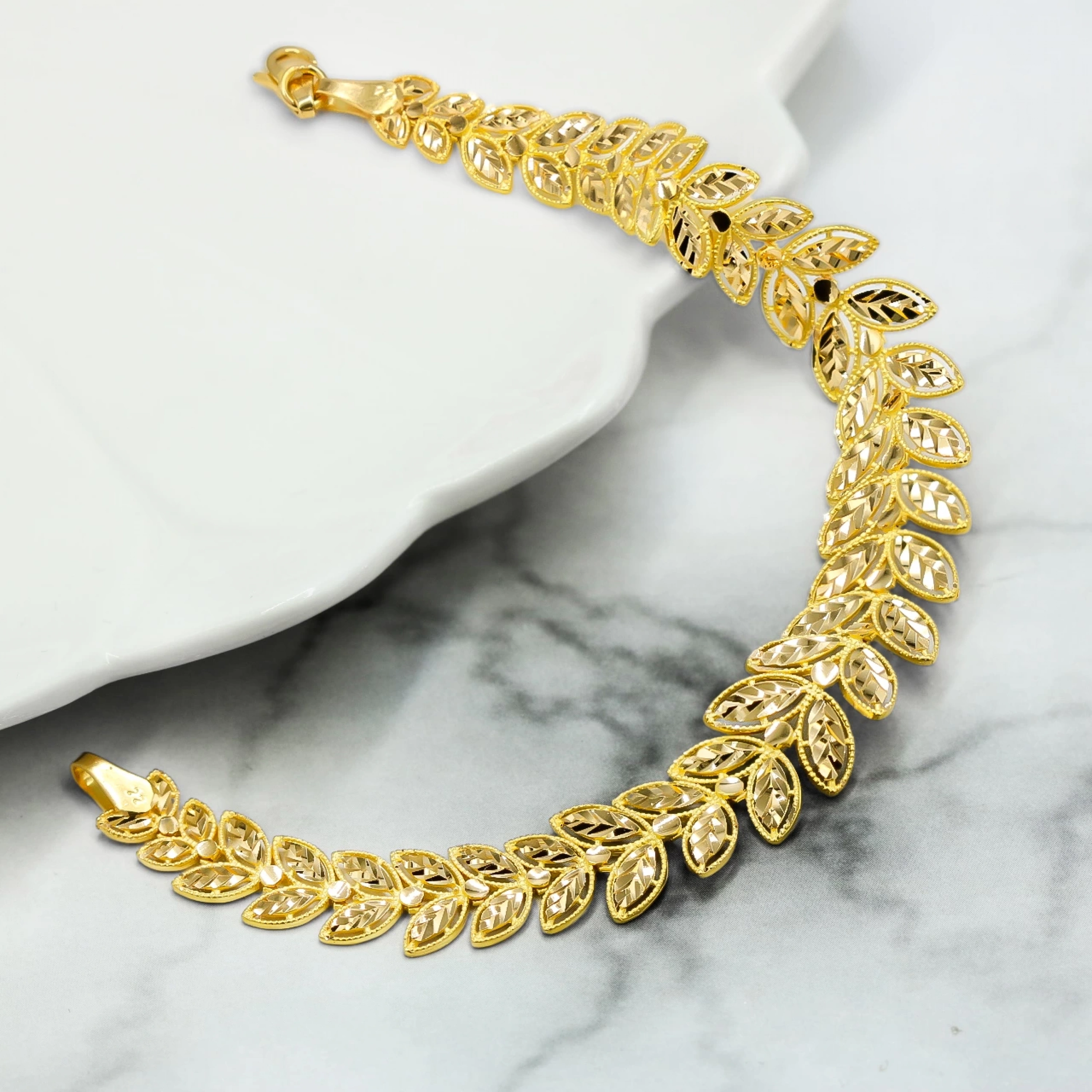 Yaprak Desen 22 Ayar Altın Bileklik