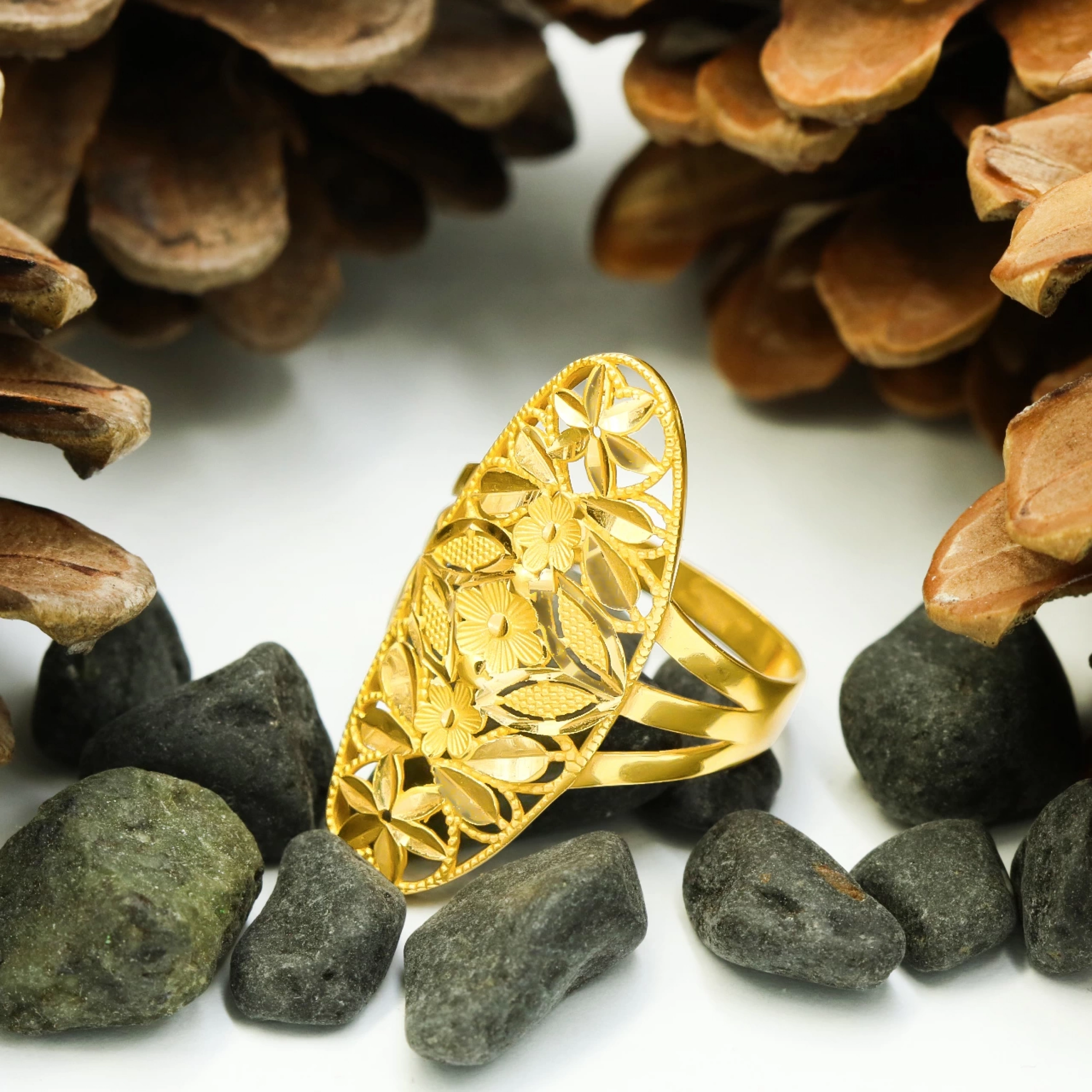 Çiçek Desenli 22 Ayar Altın Yüzük