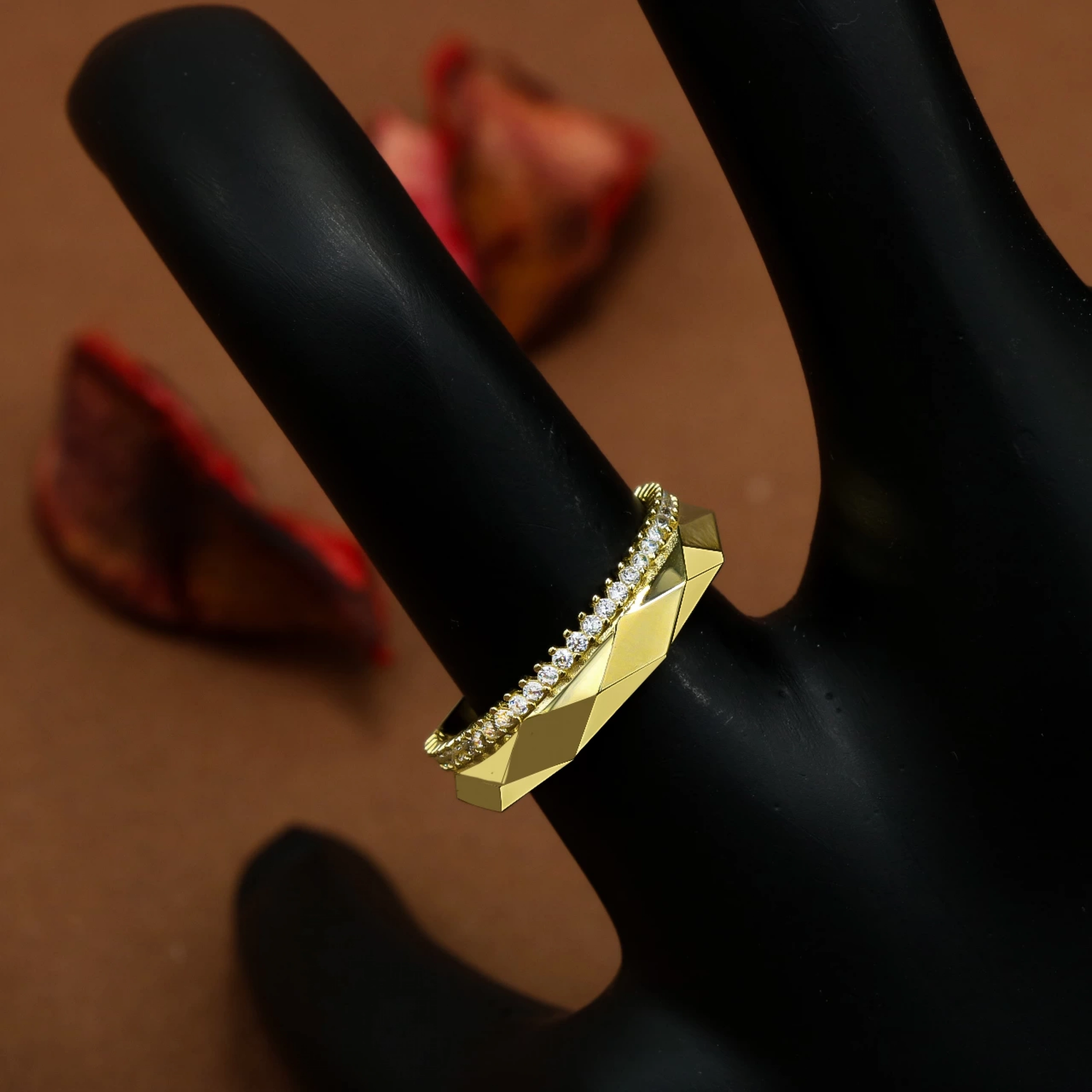 Piramit Desenli 14 Ayar Altın Yüzük