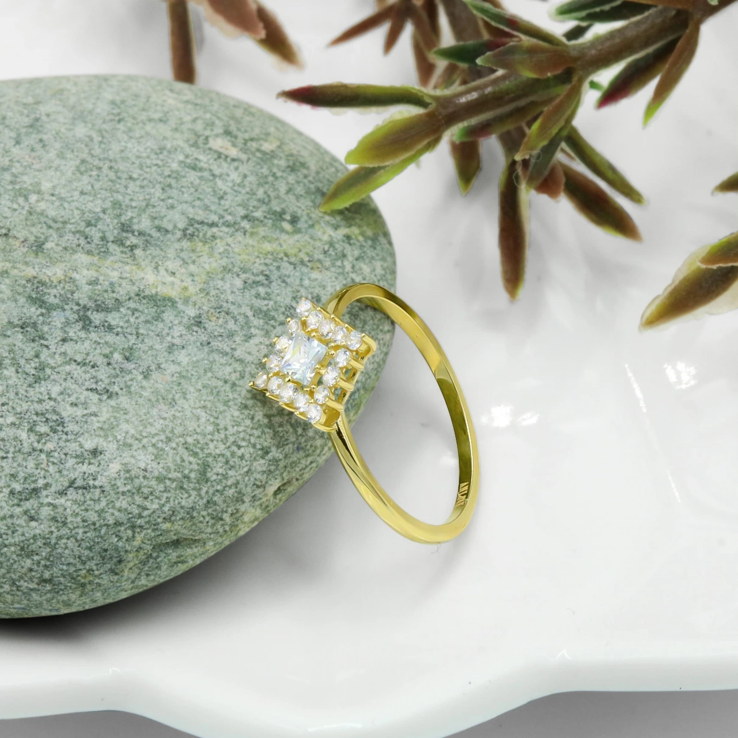 Prizma 14 Ayar Altın Tektaş Yüzük