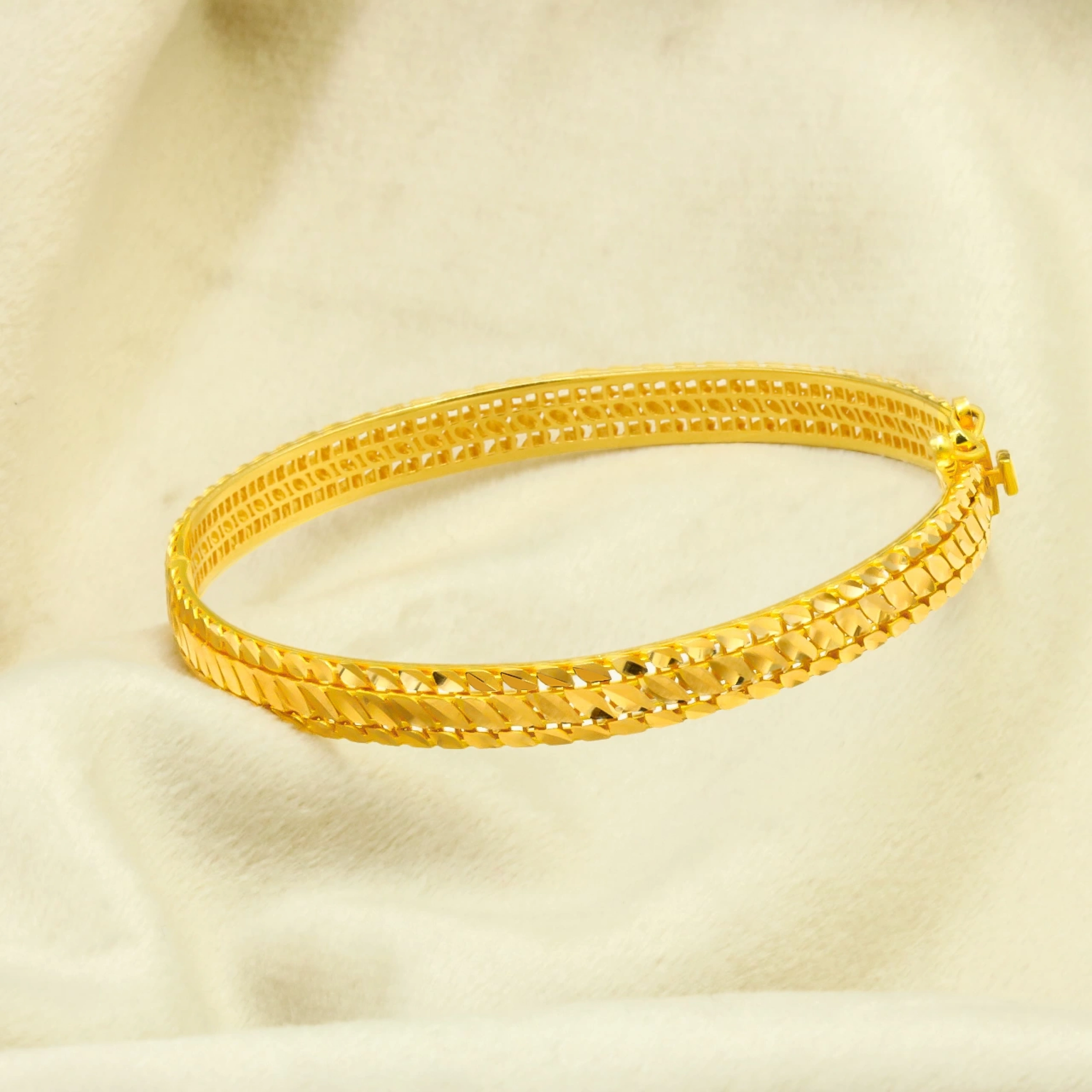 Pul Sıralı 22 Ayar Kelepçe Bilezik