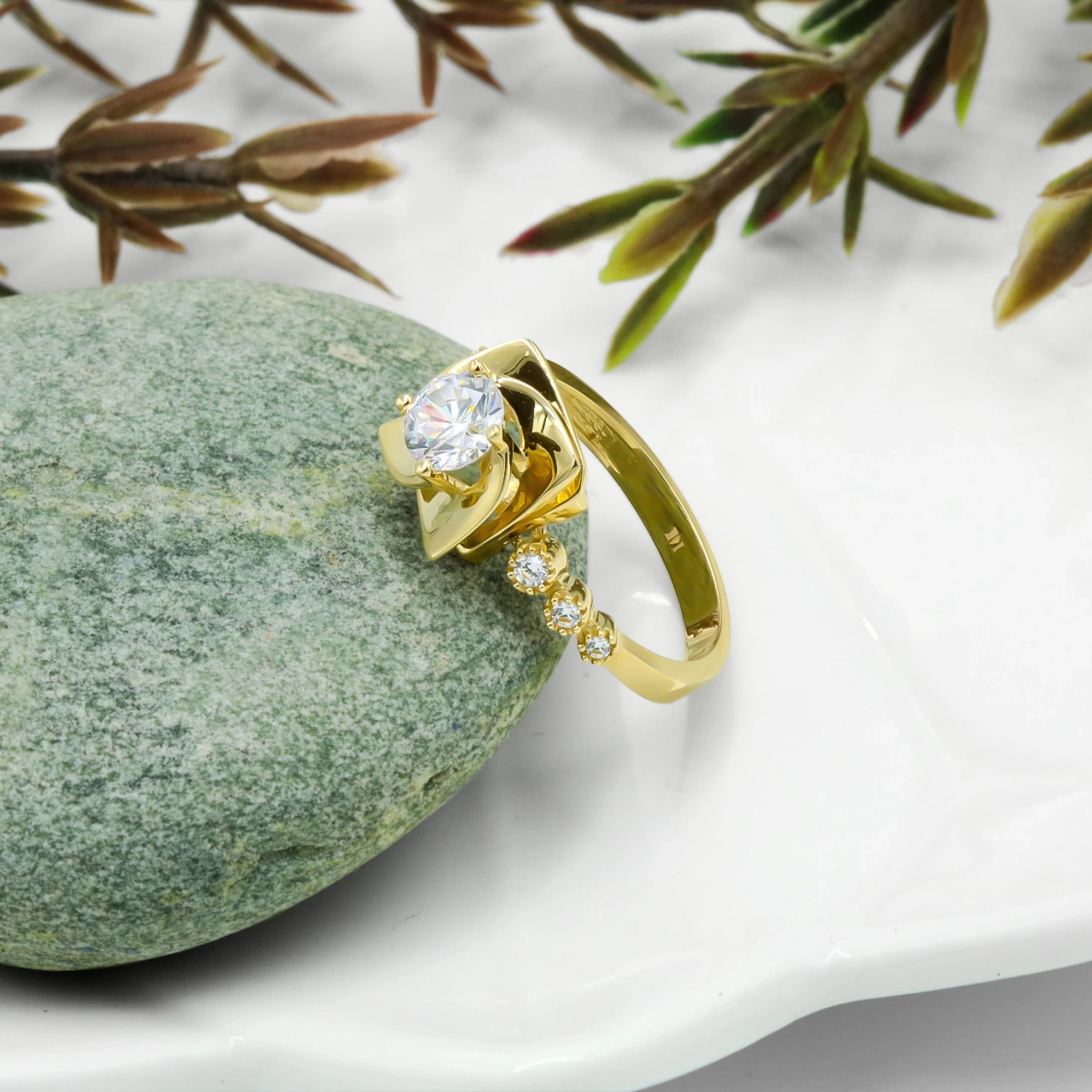 Rüzgar Gülü 14 Ayar Altın Tektaş Yüzük