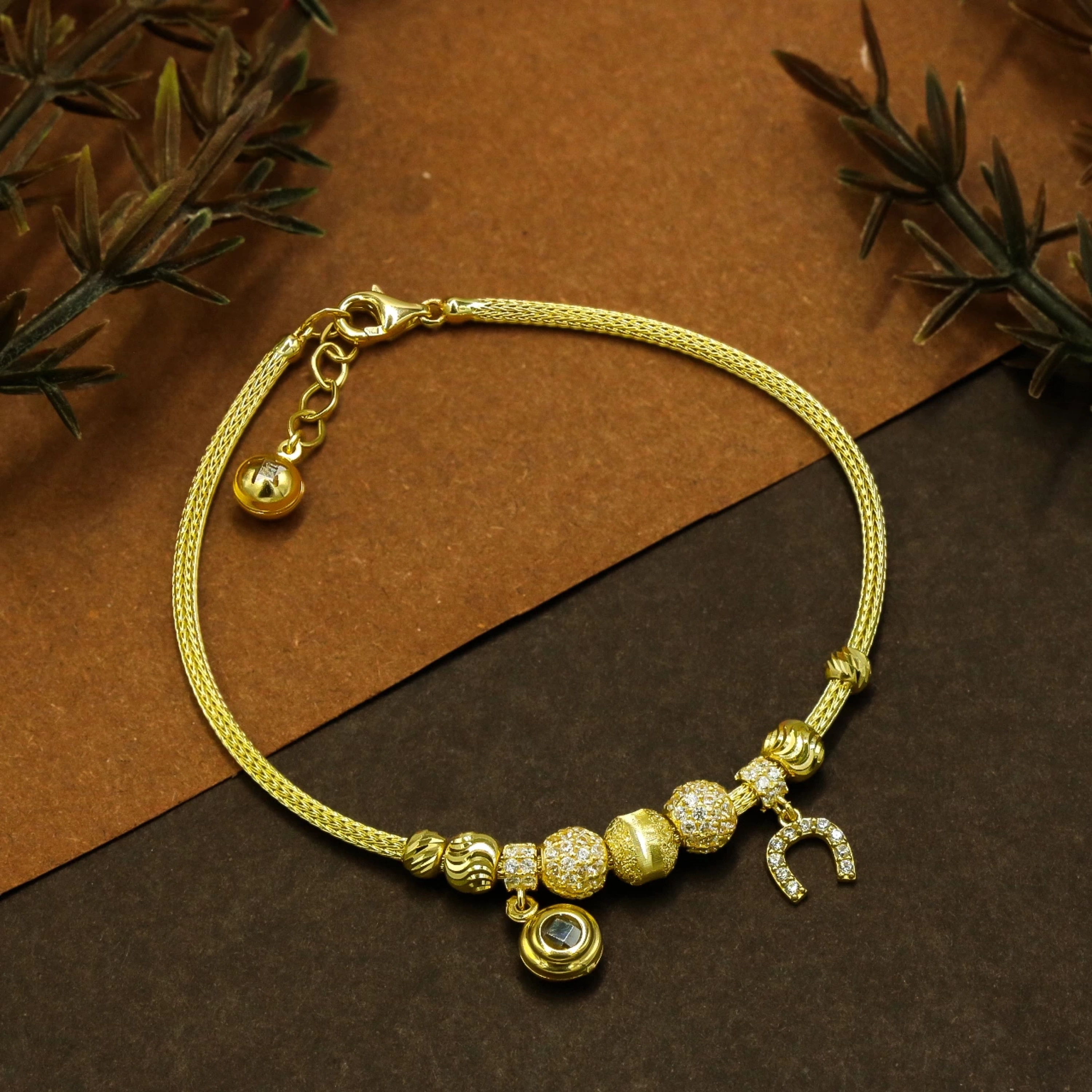 Sallantılı Charm 14 Ayar Altın Bileklik