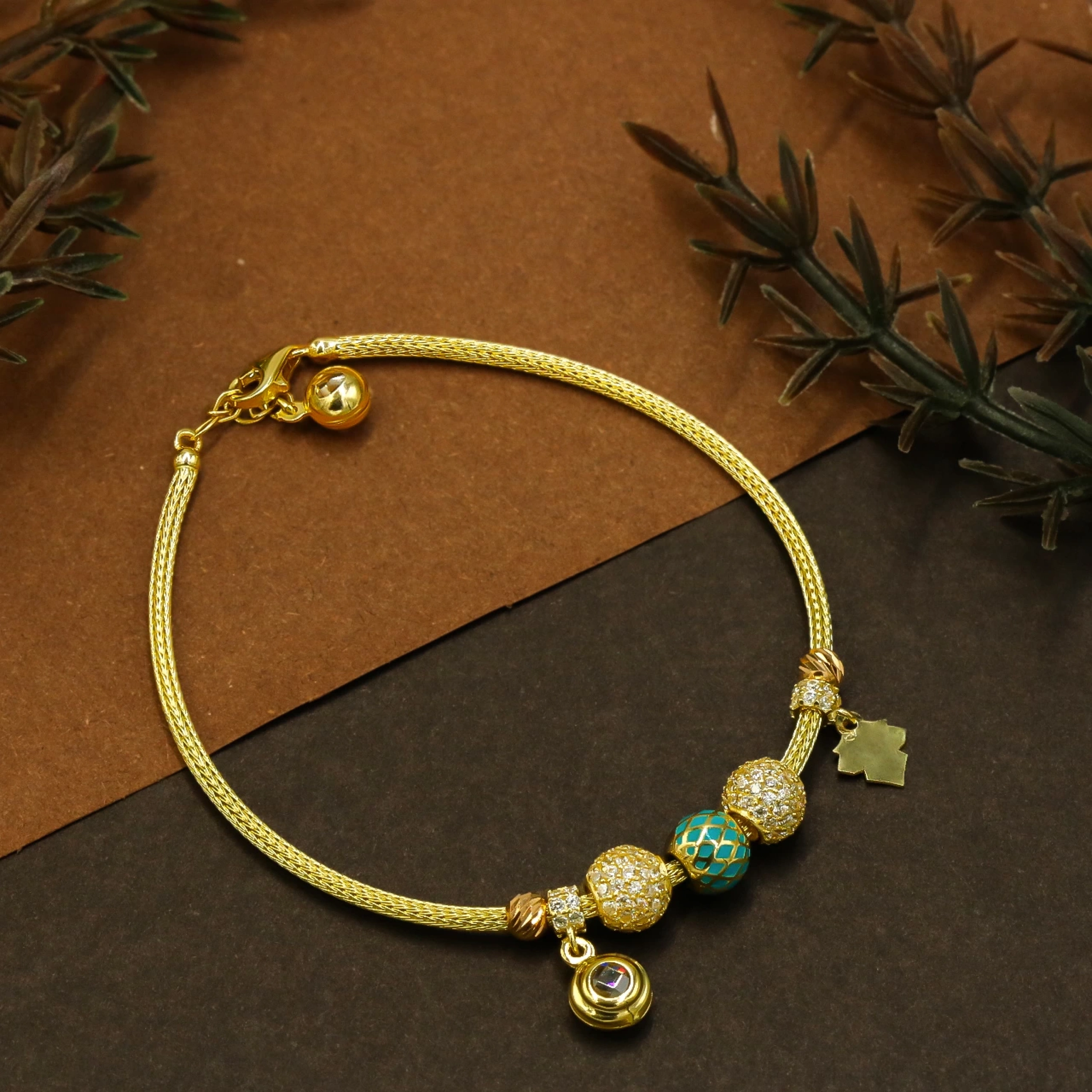 Sallantılı Charm 14 Ayar Altın Bileklik