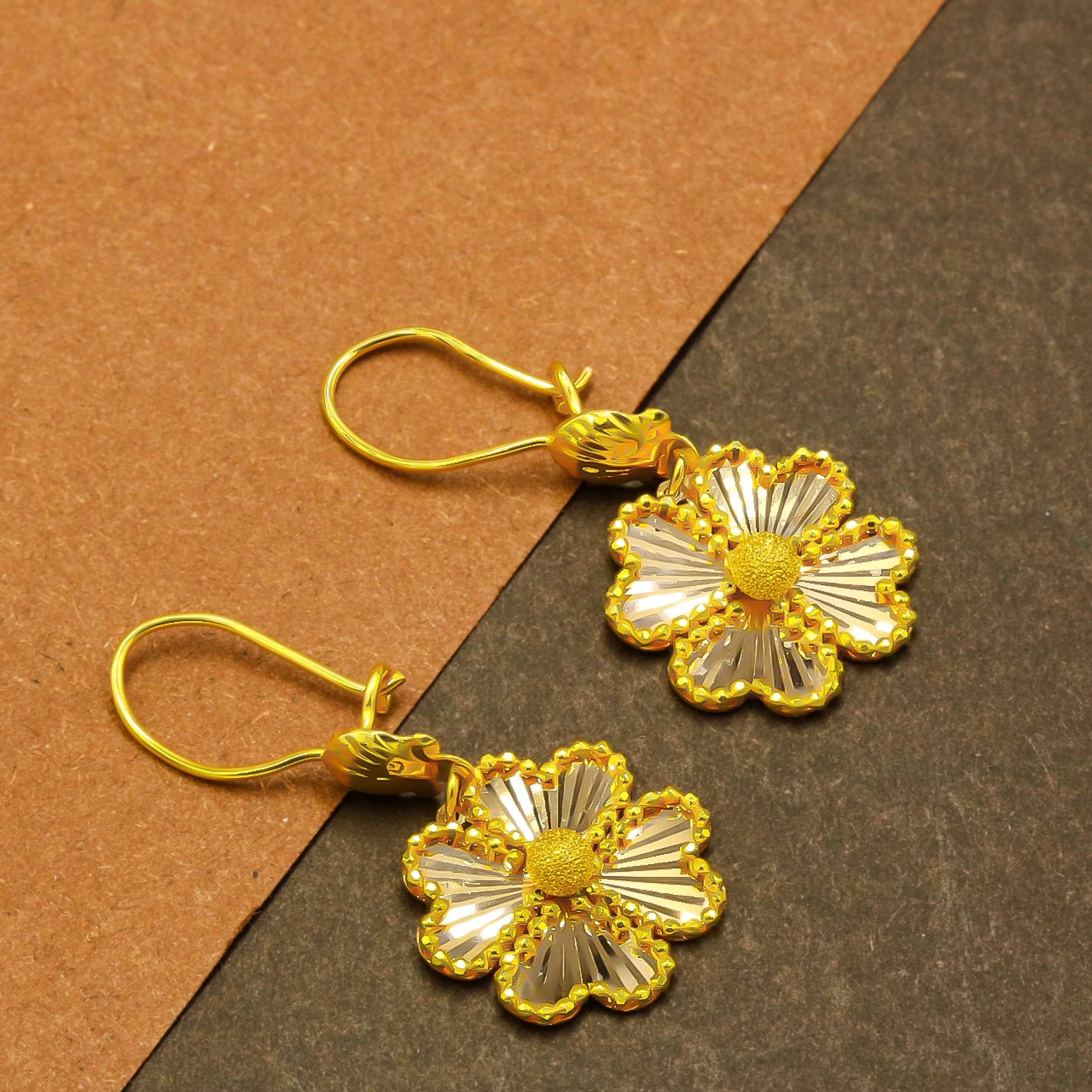 Sallantılı Yonca 14 Ayar Altın Küpe