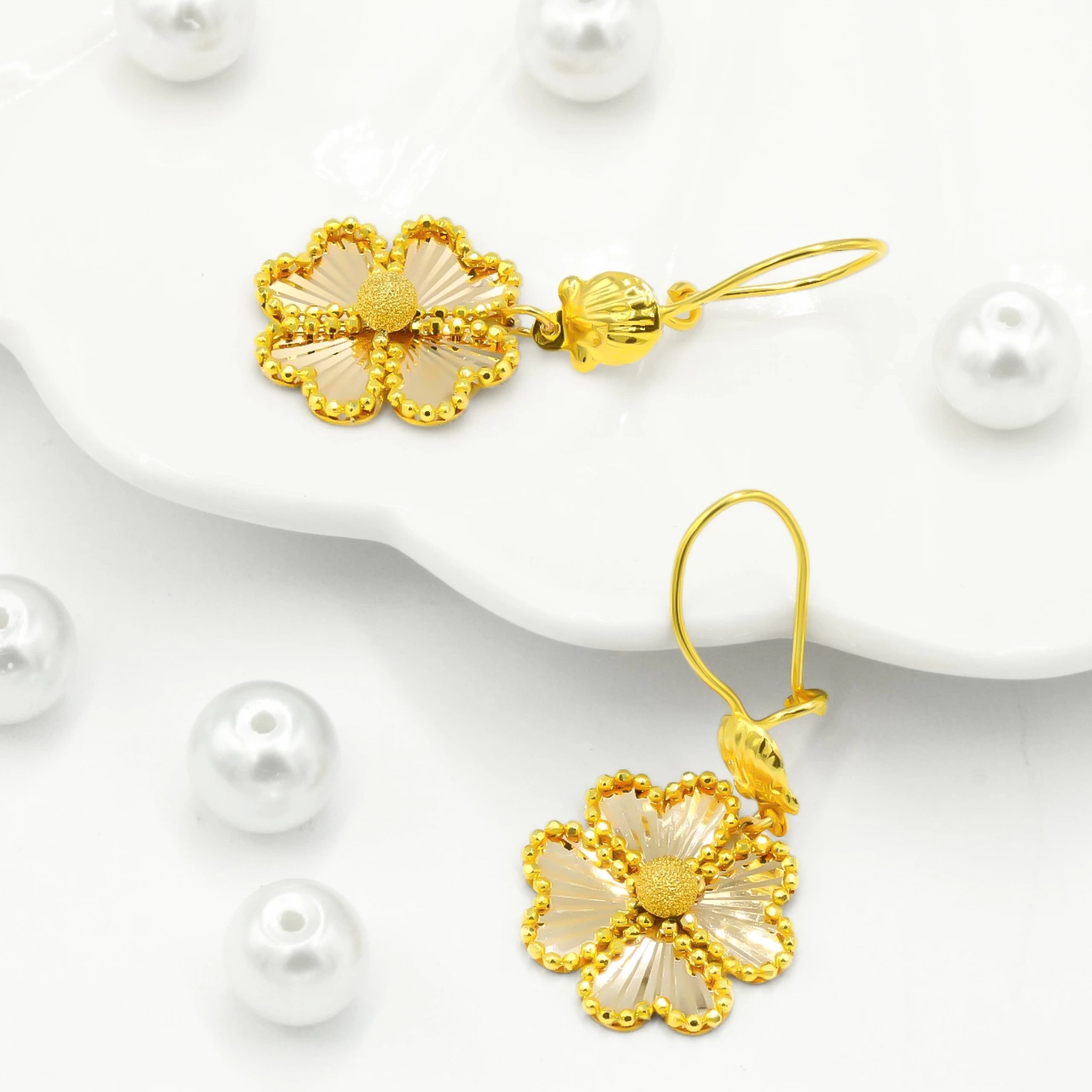 Sallantılı Yonca 14 Ayar Altın Küpe