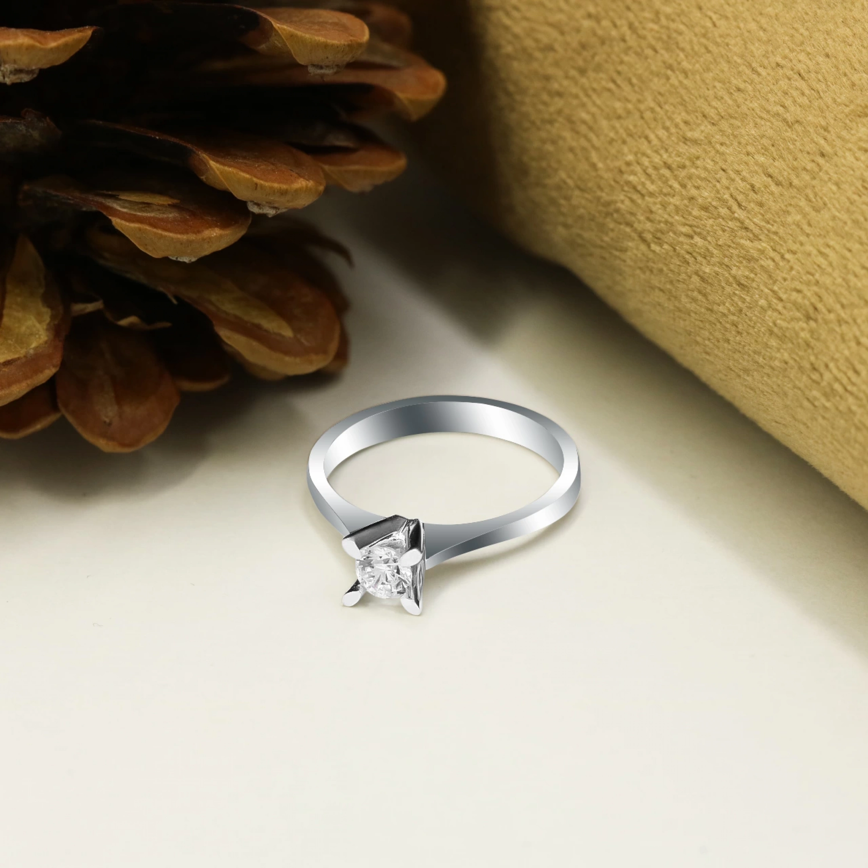 Şık Tasarım Beyaz 14 Ayar Tektaş Altın Yüzük