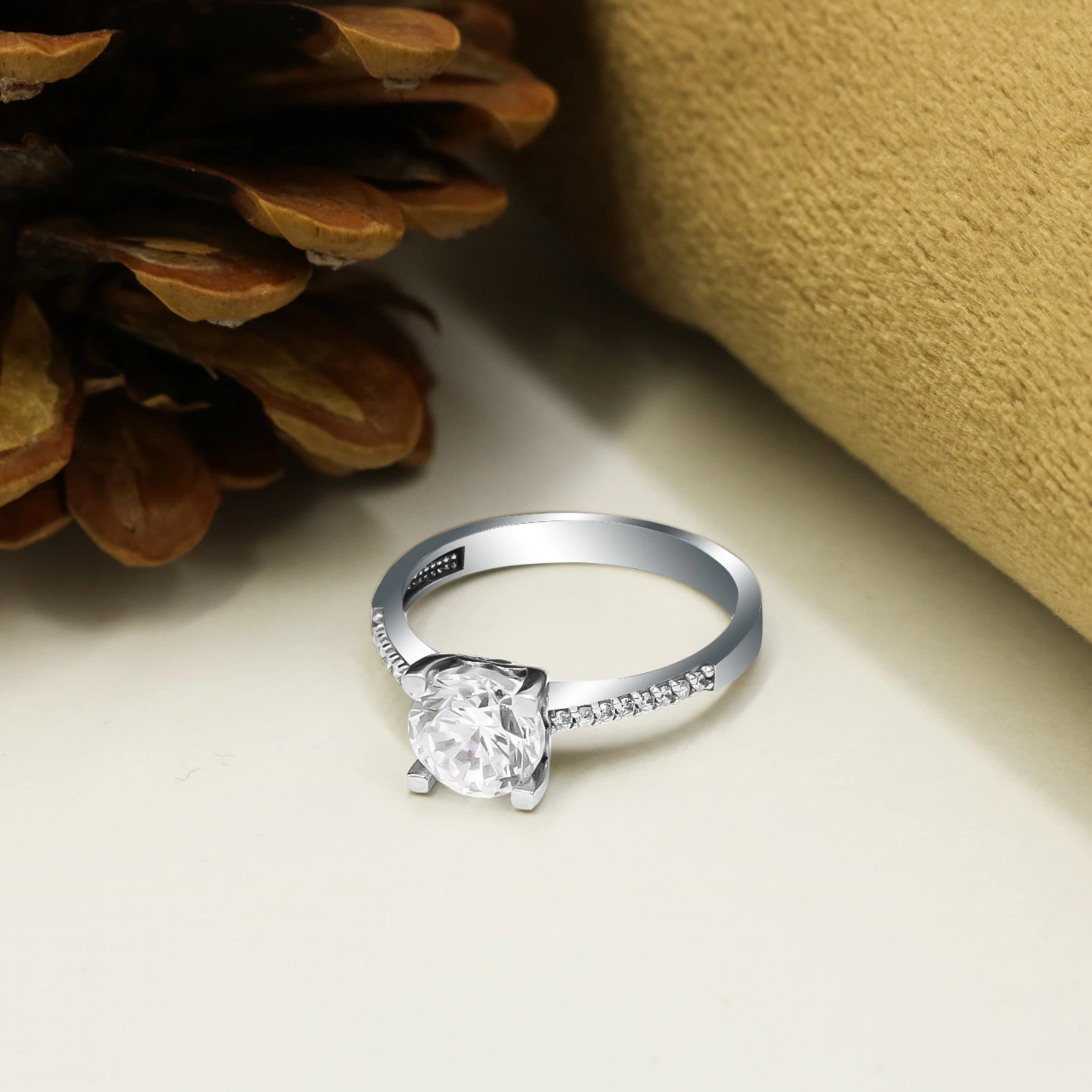 Tasarım Beyaz 14 Ayar Tektaş Altın Yüzük