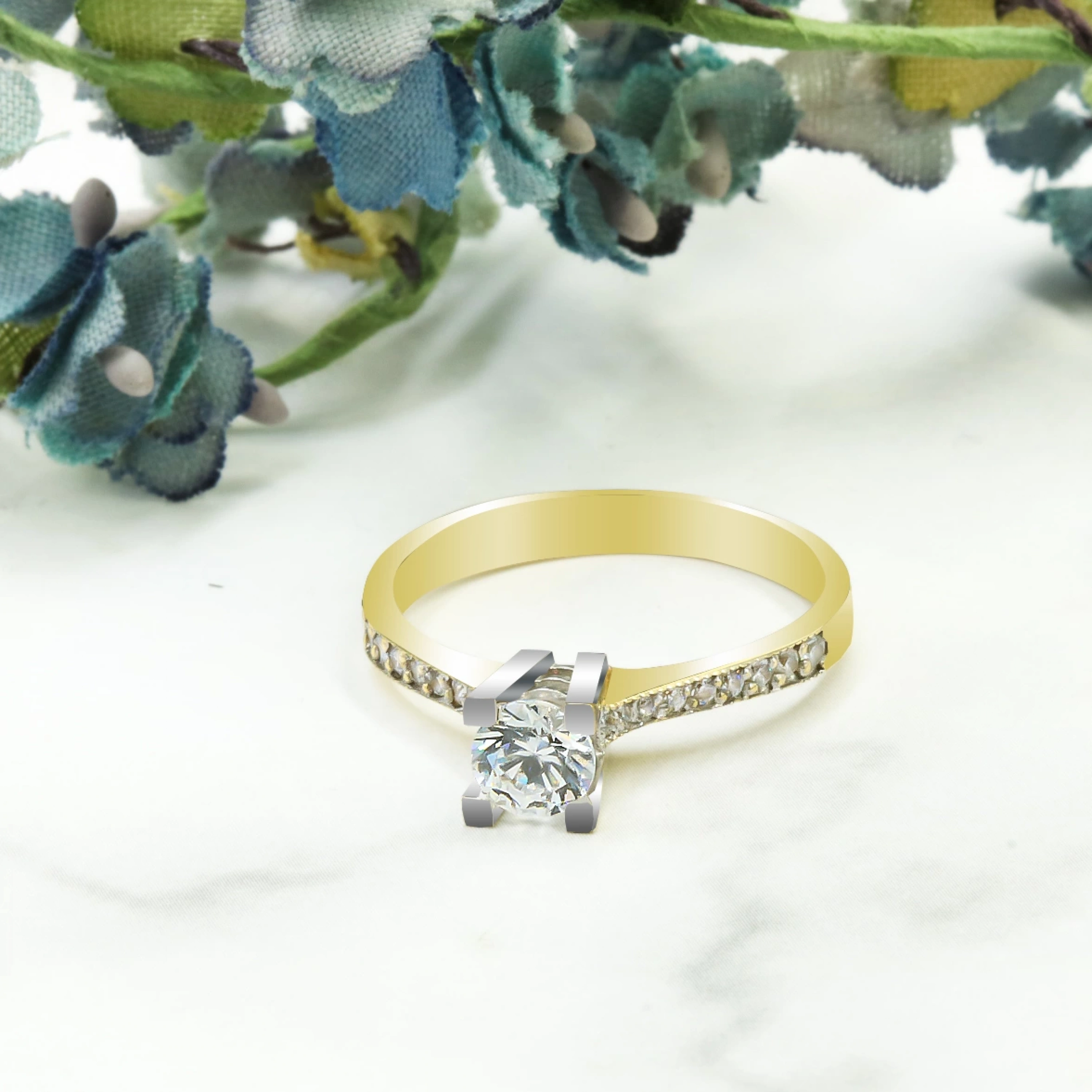 Sıra Taşlı Tektaş 14 Ayar Altın Yüzük