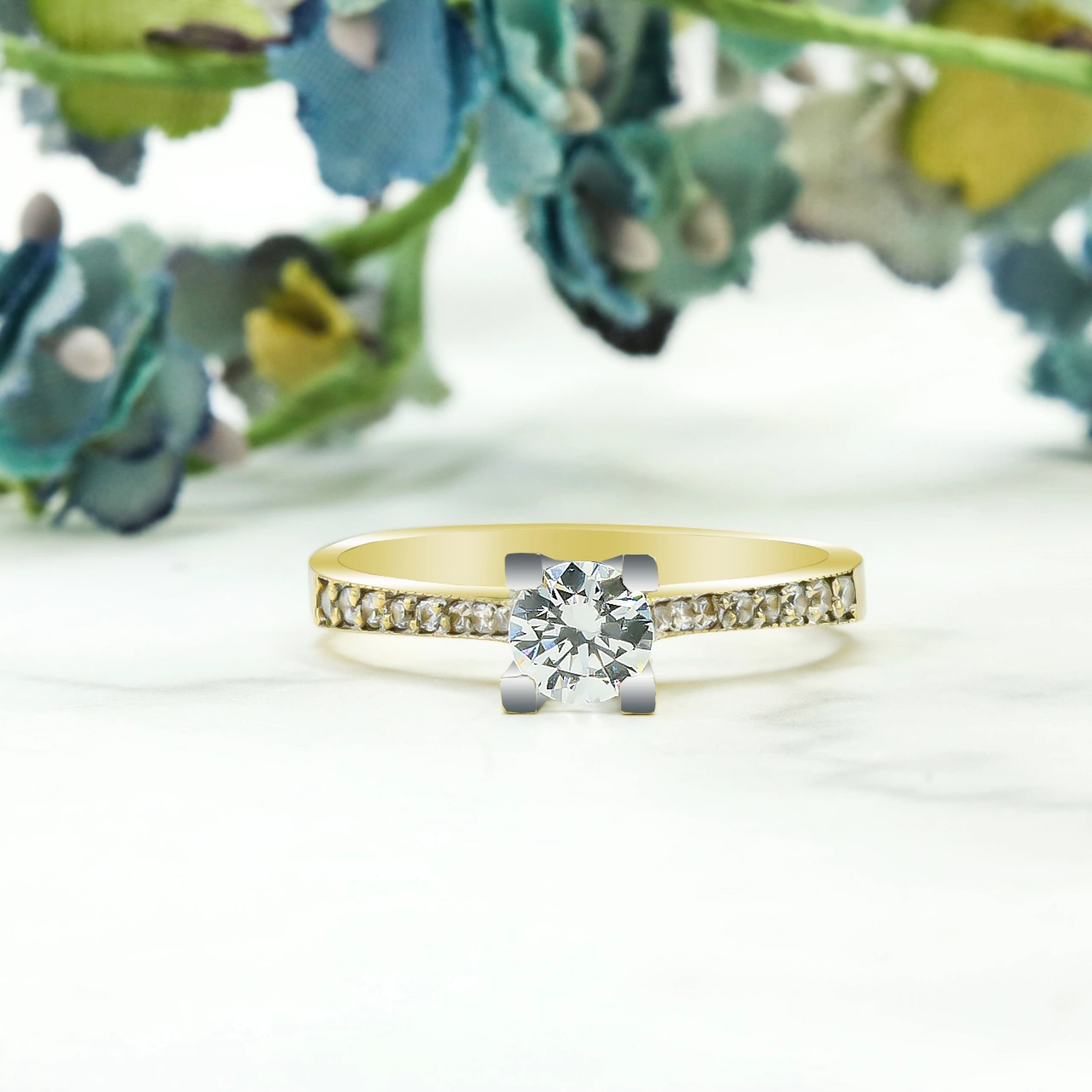 Sıra Taşlı Tektaş 14 Ayar Altın Yüzük