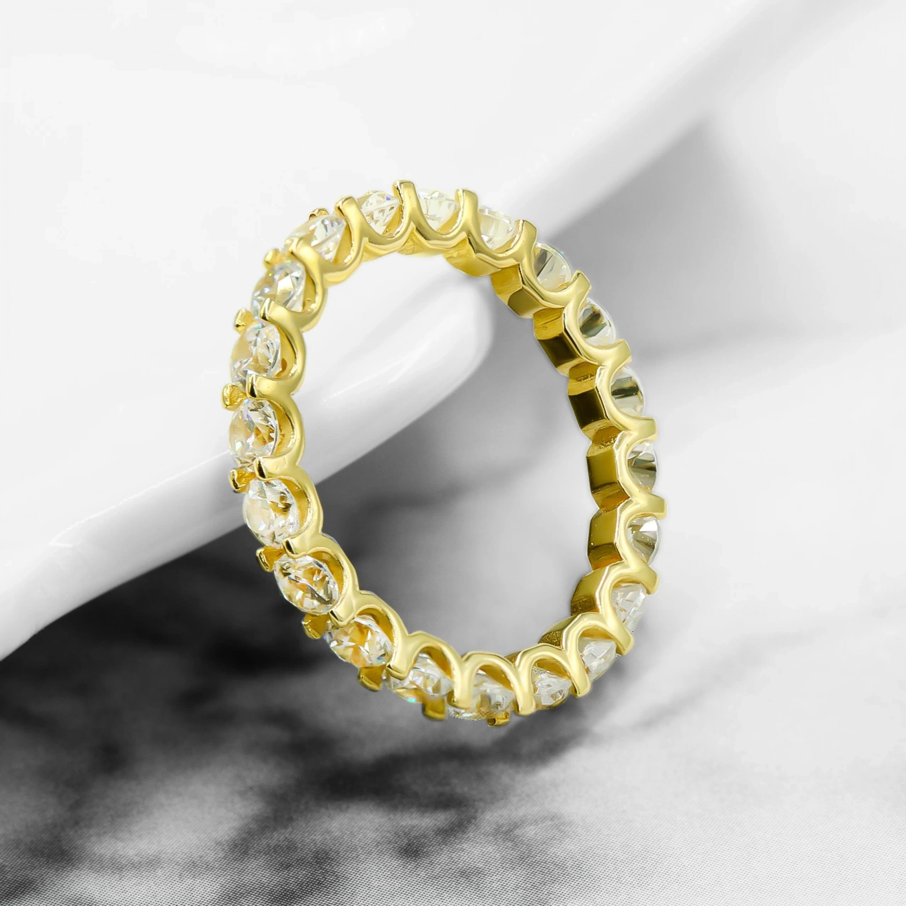 Tek Sıra Taşlı 14 Ayar Altın Yüzük