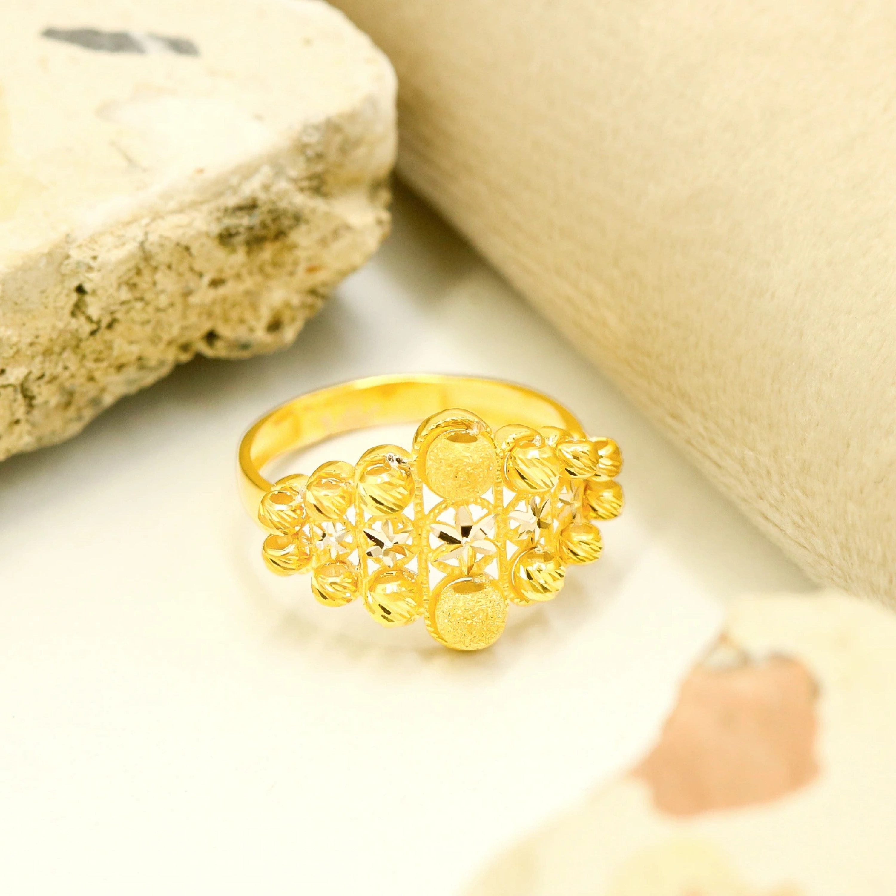 Yıldızlı Dorika 14 Ayar Altın Yüzük