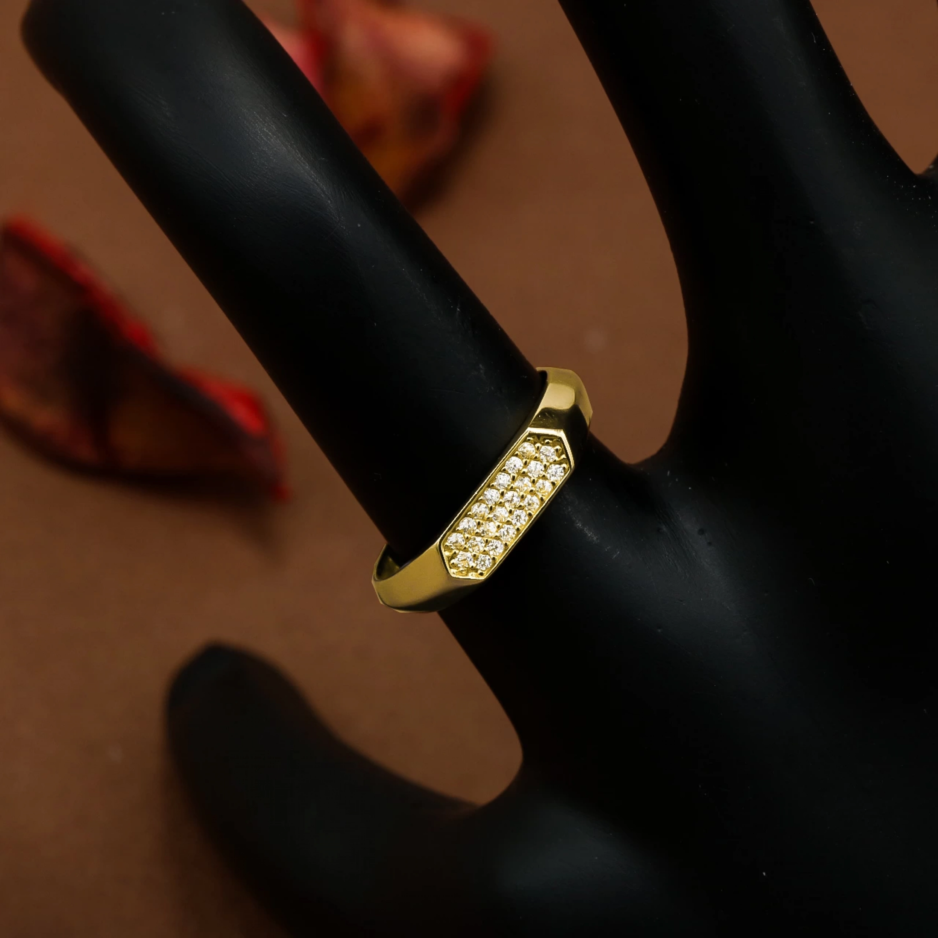 Taşlı 8 Ayar Altın Yüzük