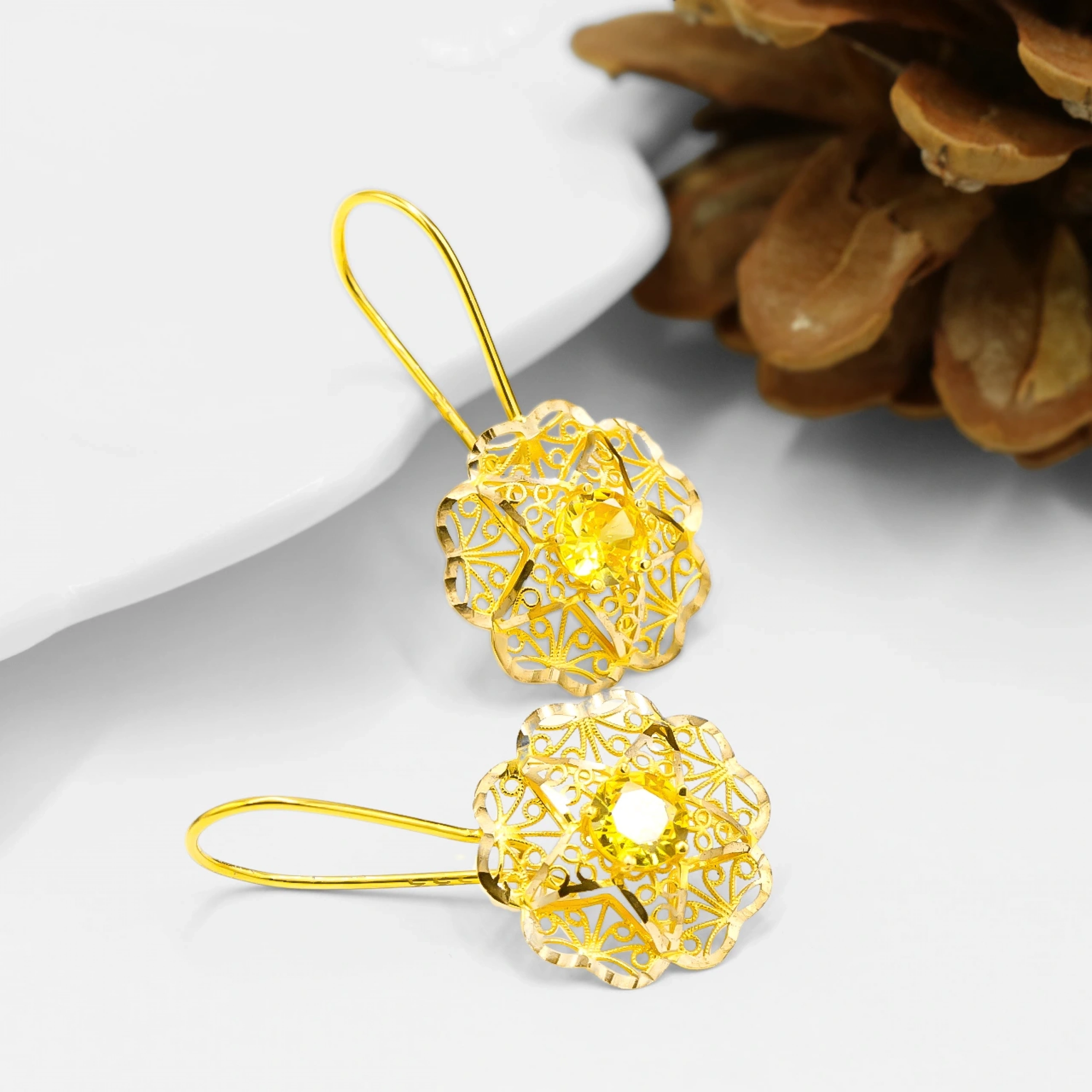 Taşlı Gül 14 Ayar Sallantılı Altın Küpe