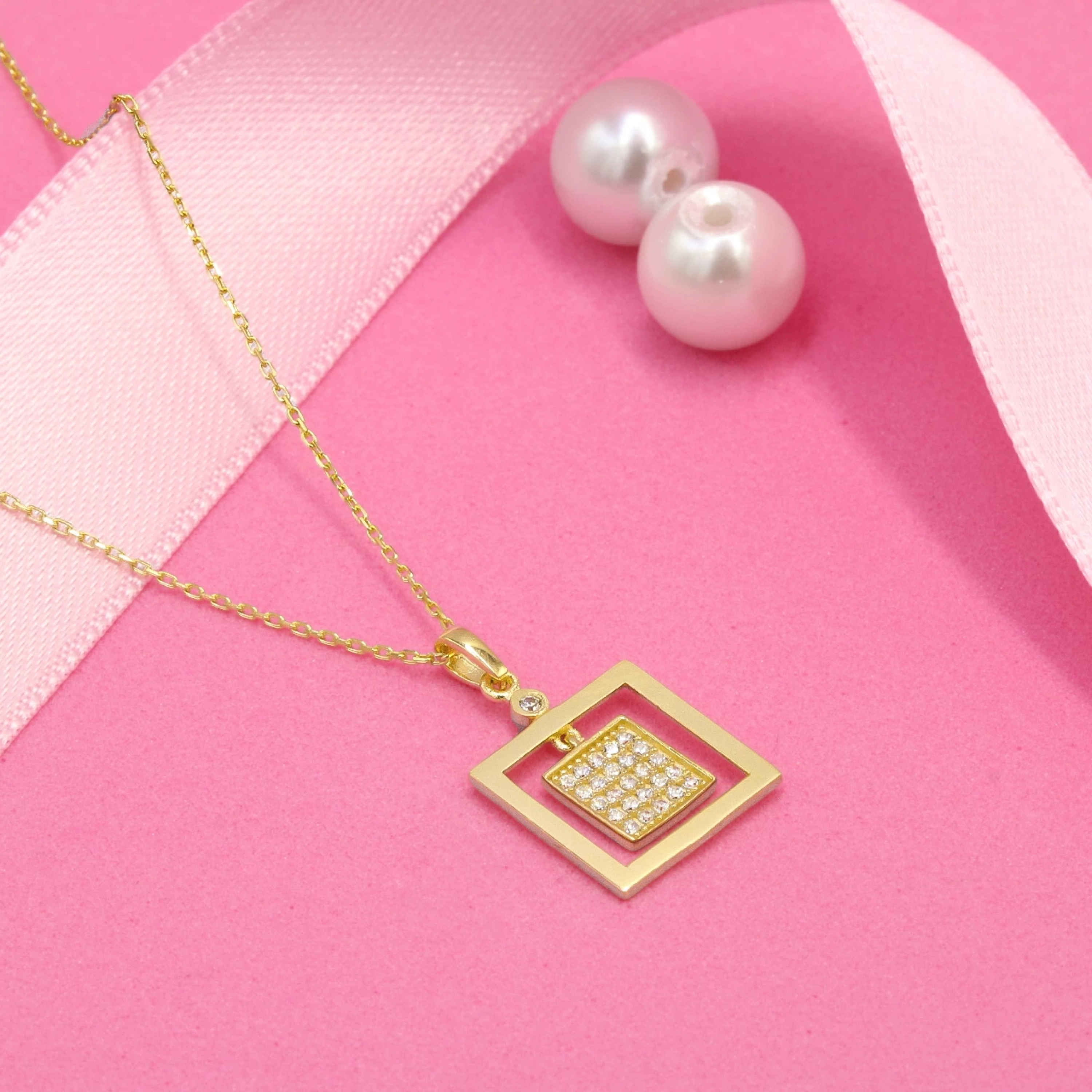 Taşlı Kare 8 Ayar Altın Kolye