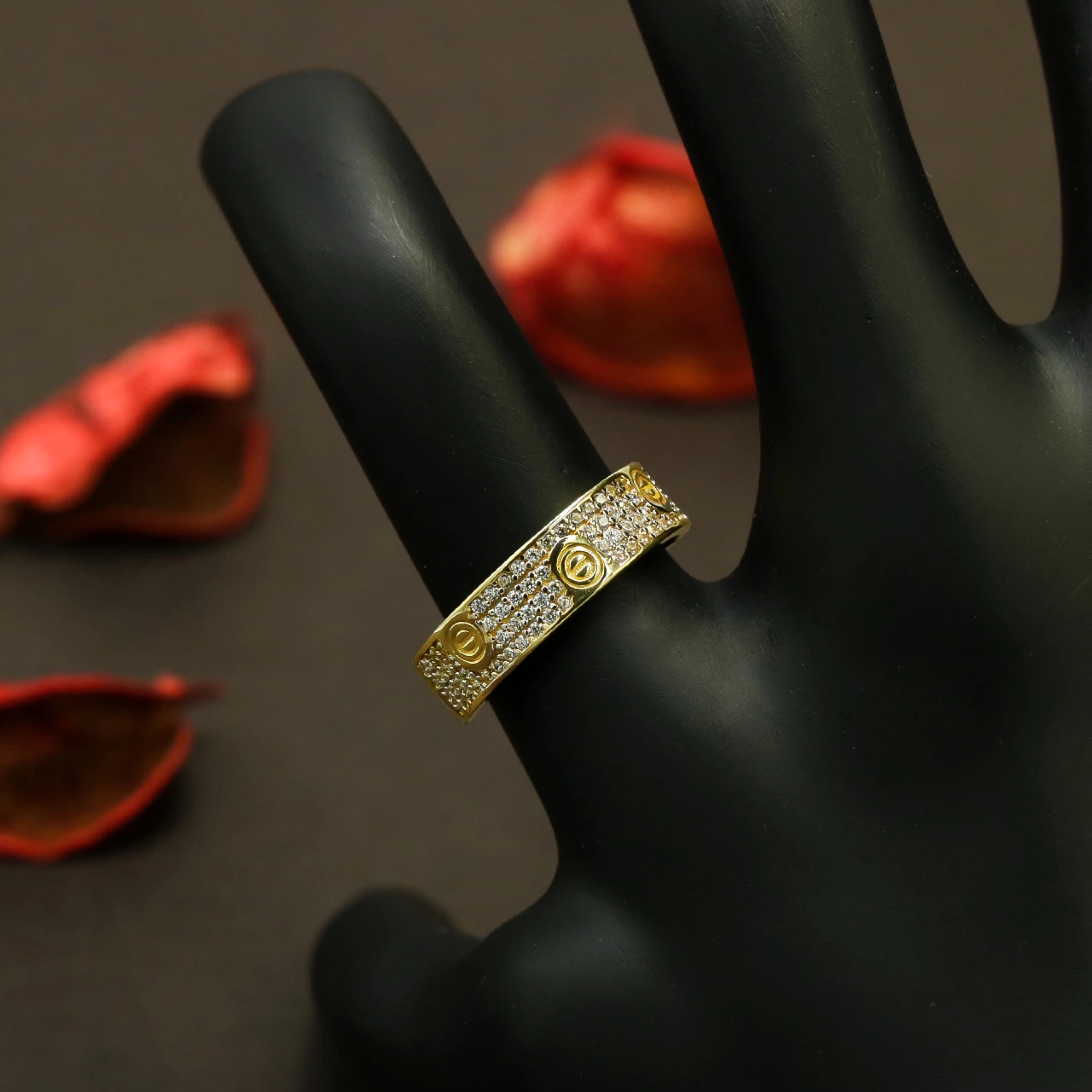 Taşlı Kartier Model 14 Ayar Altın Yüzük