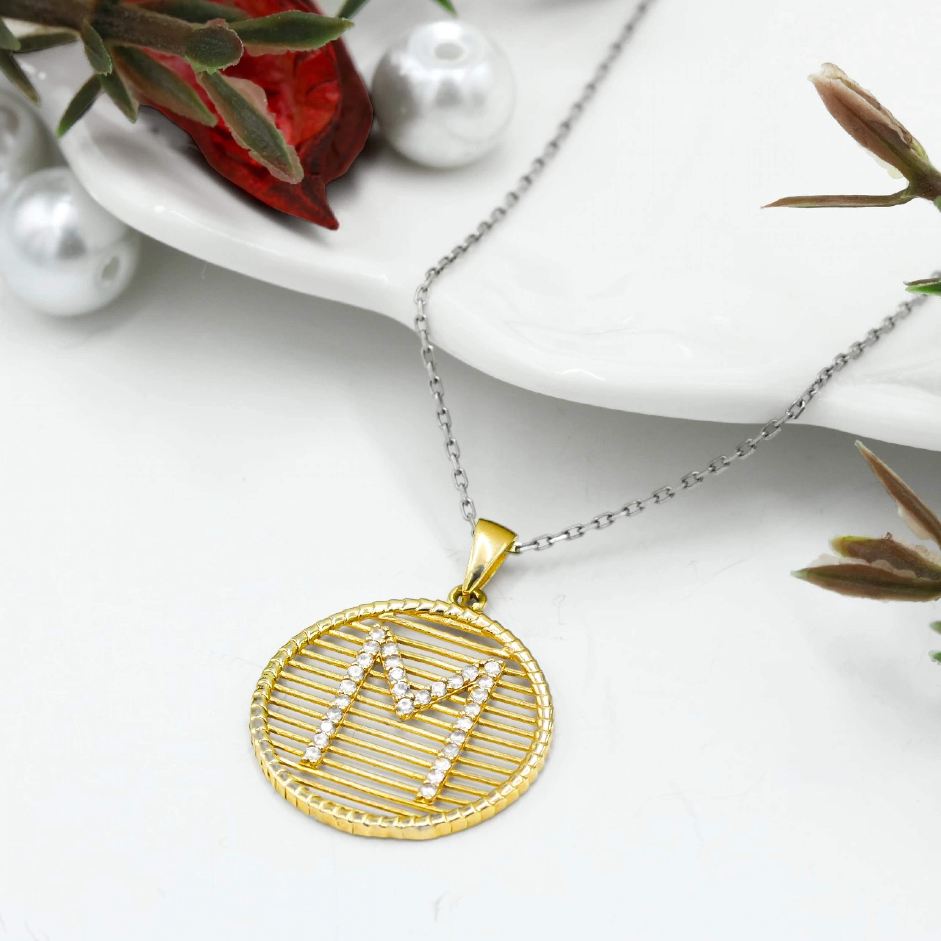 Taşlı M Harfi 8 Ayar Kolye Ucu