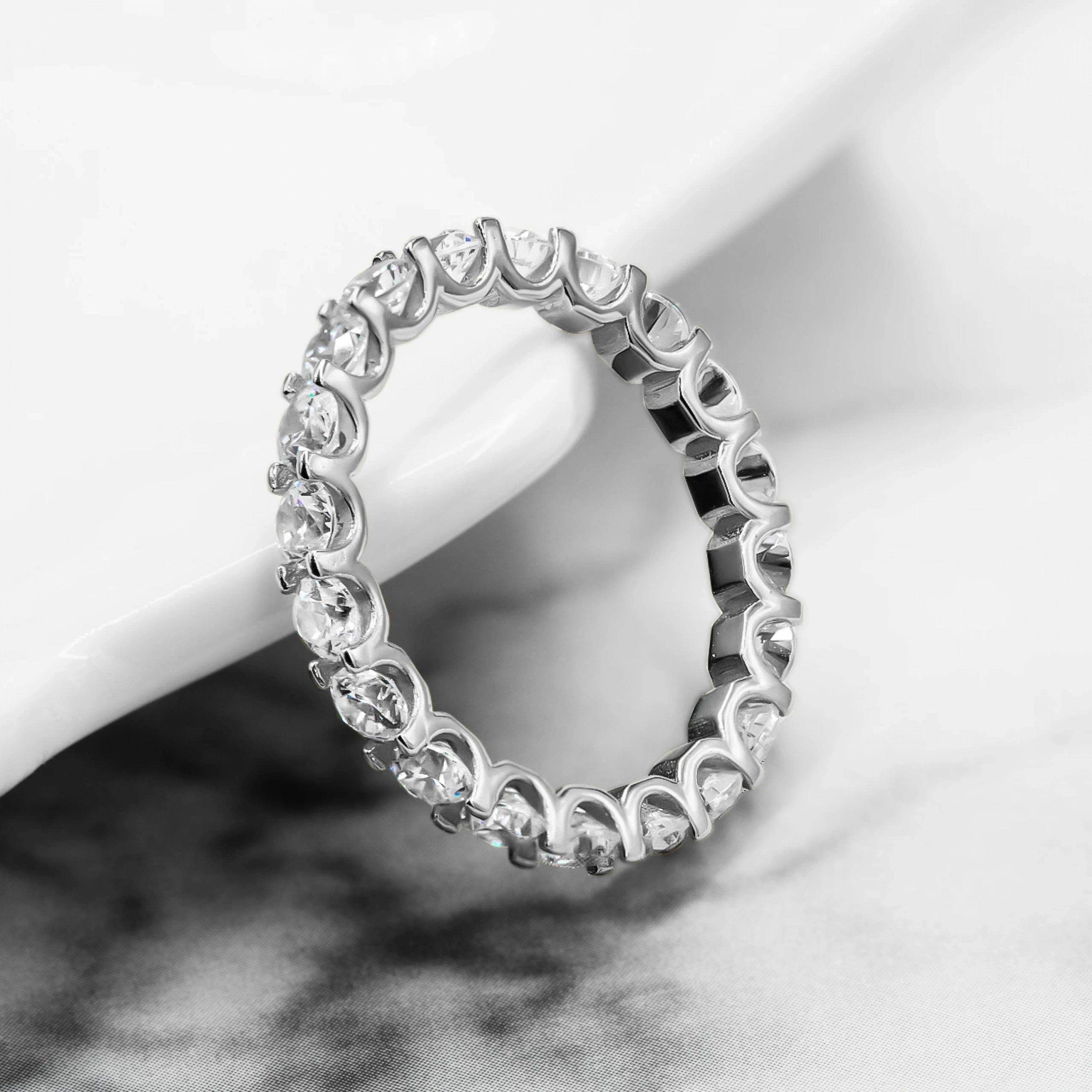 Tek Sıra Taşlı Tam tur 14 Ayar Beyaz Altın Yüzük