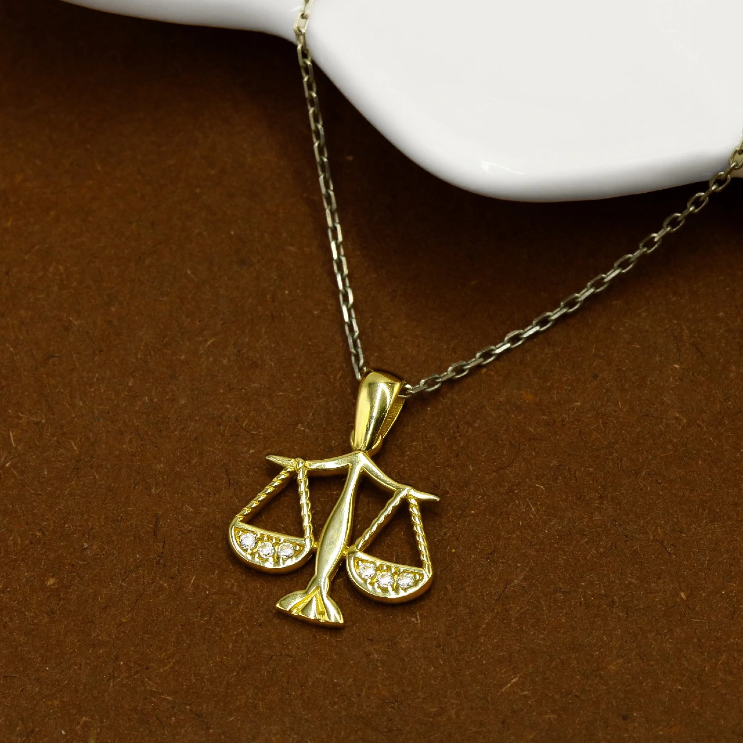 Terazi 14 Ayar Altın Kolye Ucu