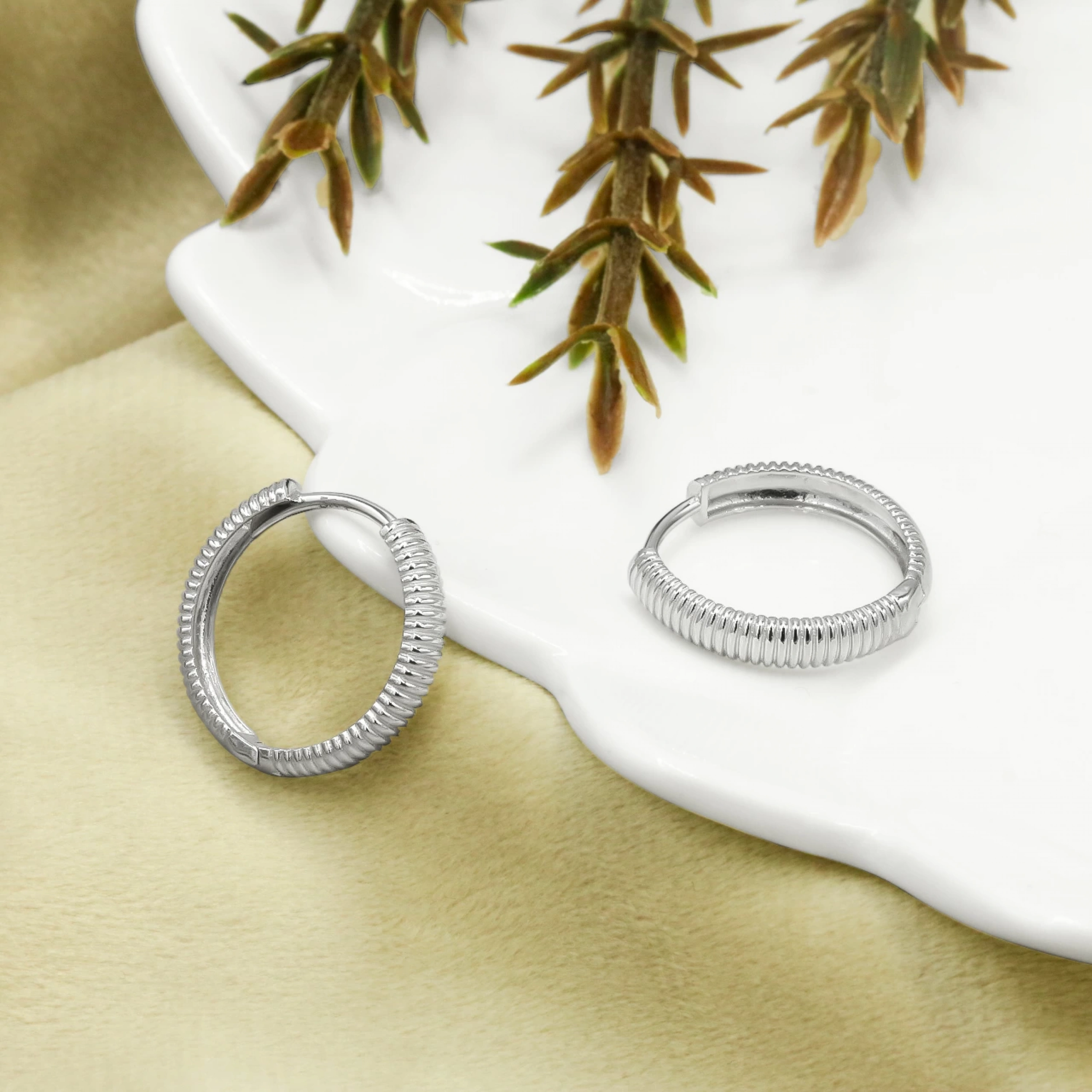 Tırtıklı 14 Ayar Halka Altın Küpe