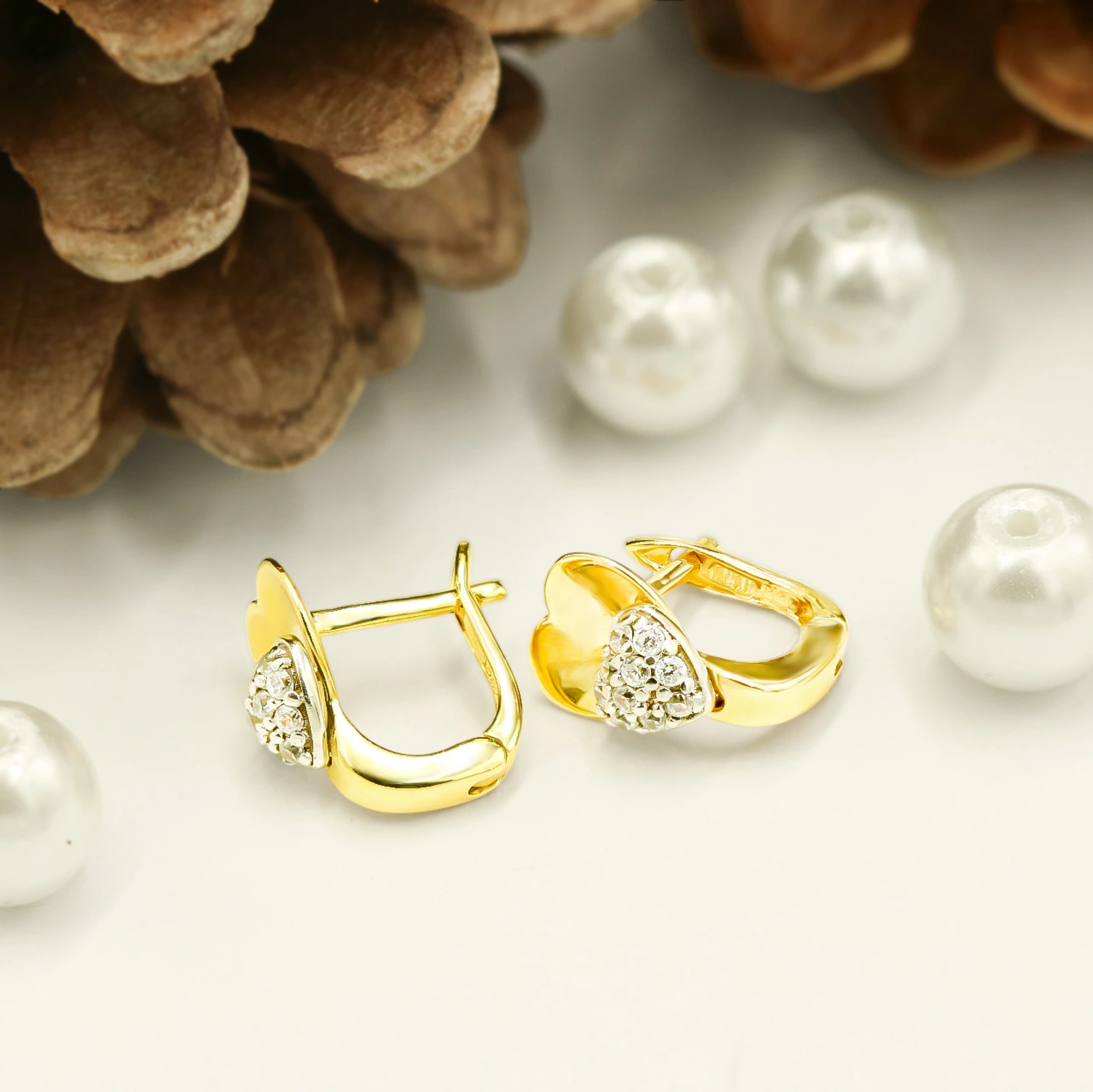 Kalp Taşlı 14 Ayar Klipsli Altın Küpe