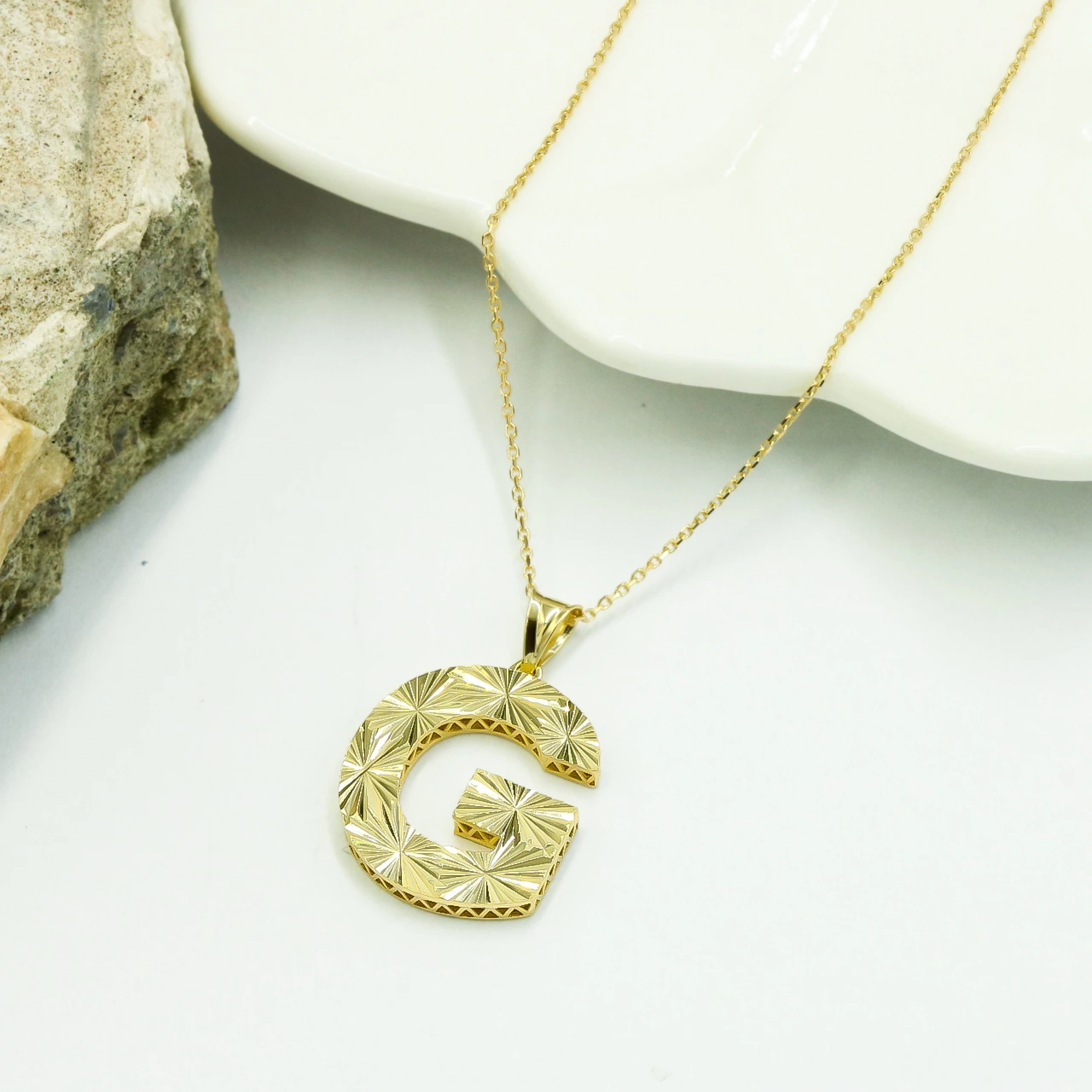 Üç Boyutlu 14 Ayar Altın Harf Kolye