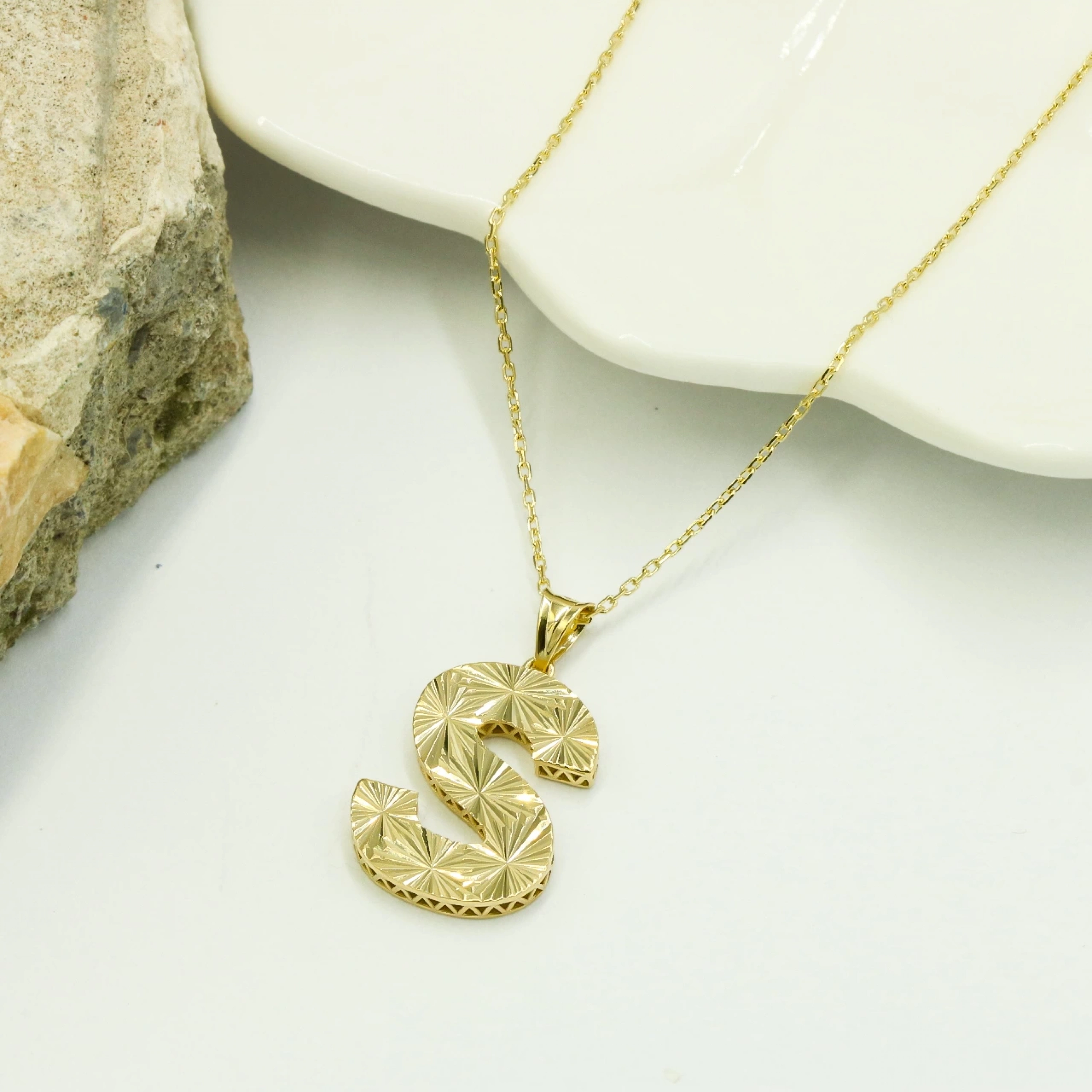 Üç Boyutlu 14 Ayar Altın Harf Kolye