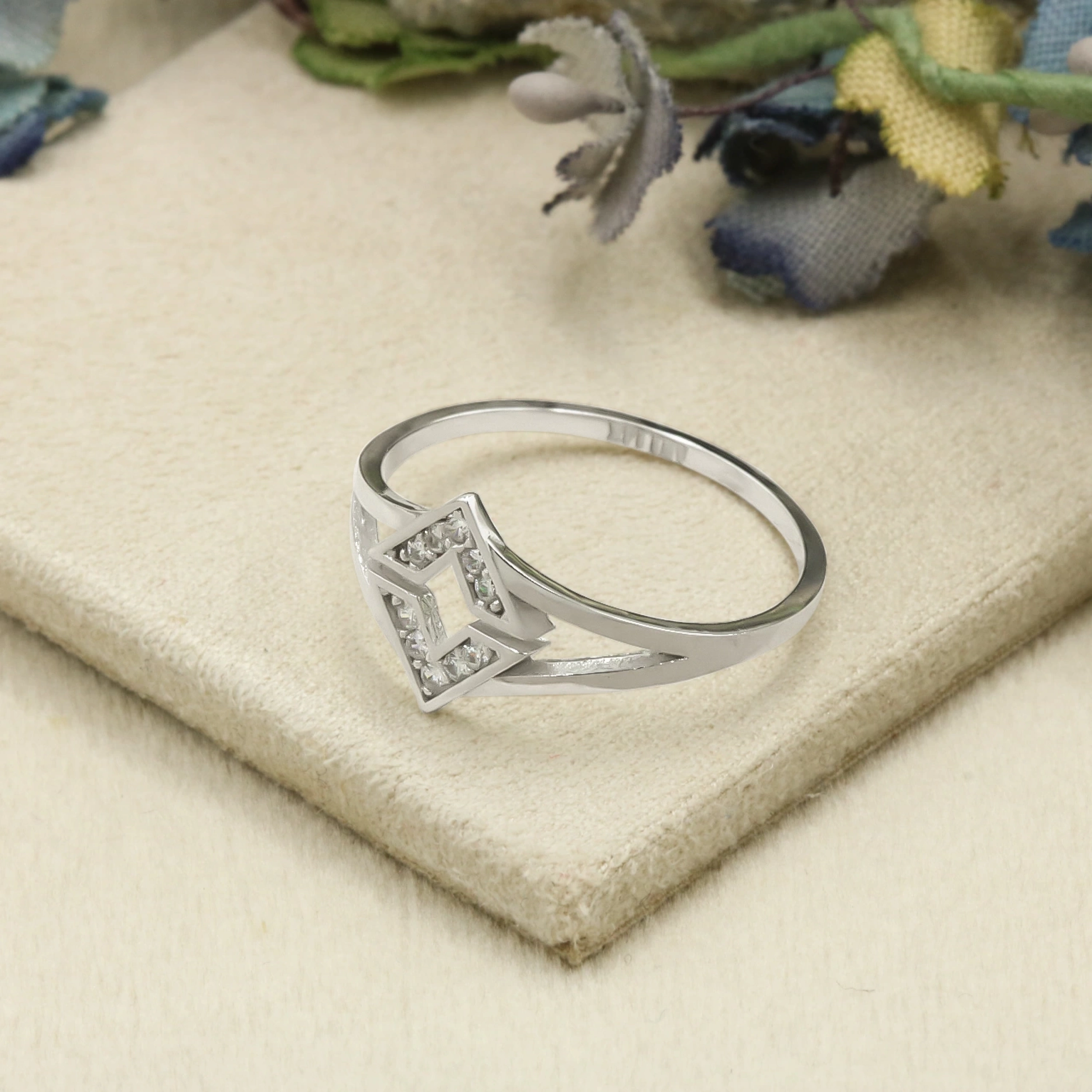 V Figürlü 14 Ayar Altın Yüzük