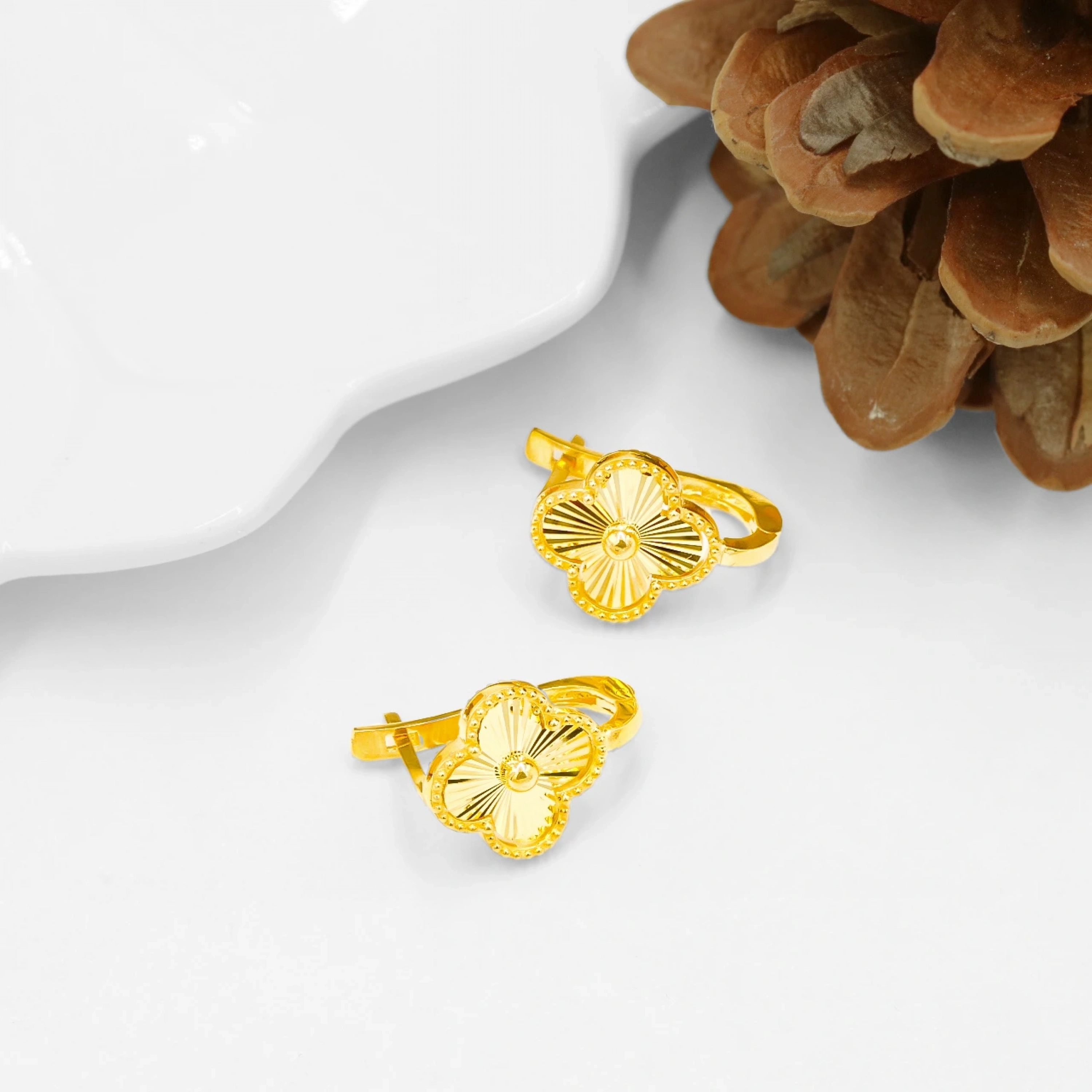 Yonca Model 22 Ayar Altın Küpe