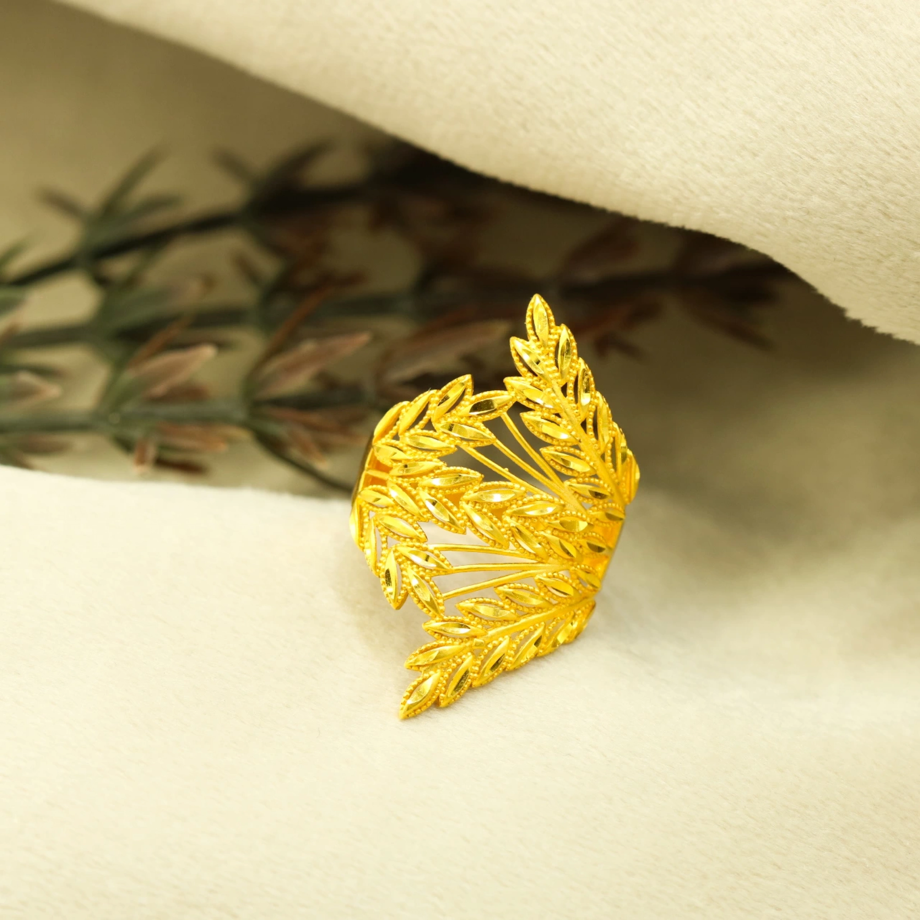 Yaprak Desenli 22 Ayar Altın Yüzük
