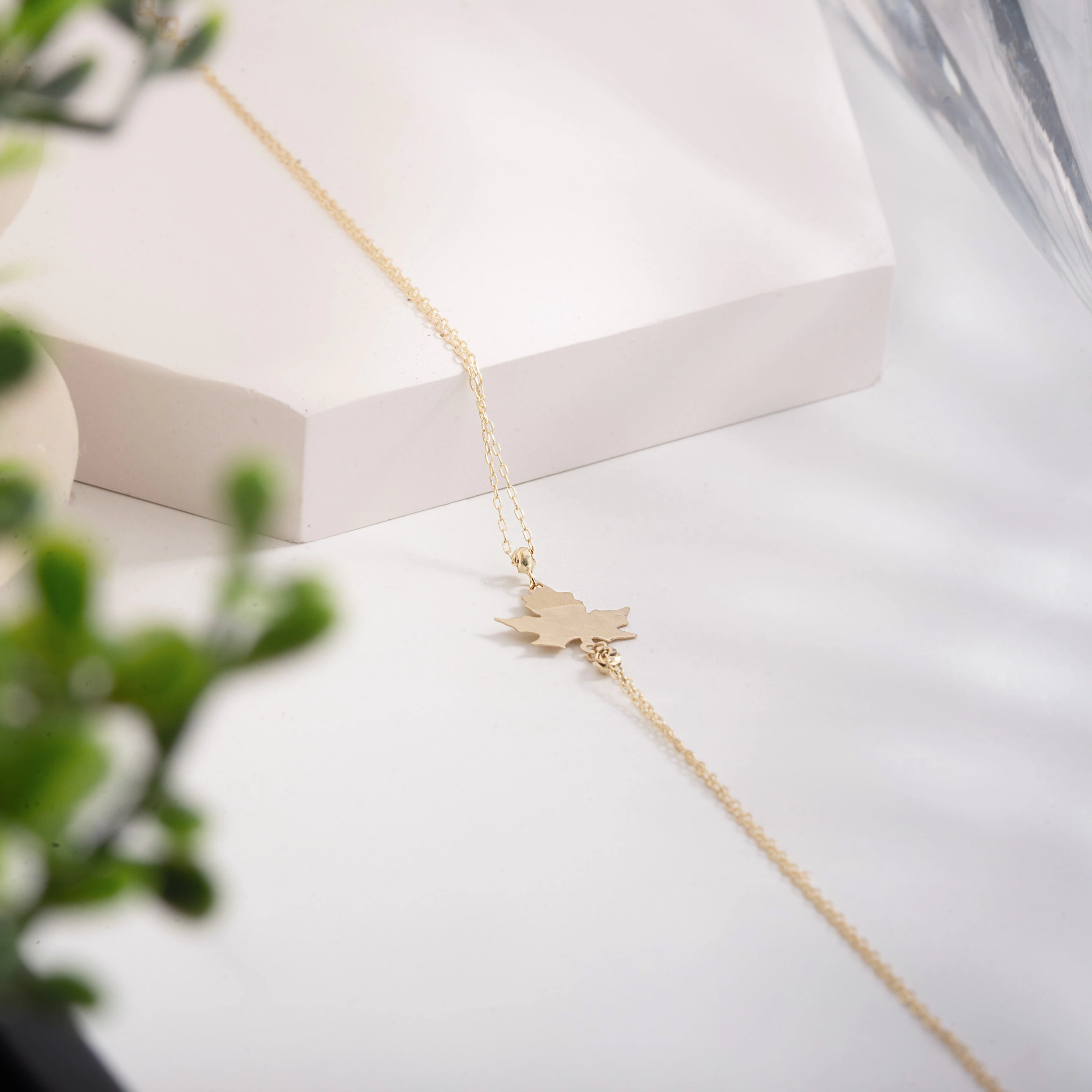 Yaprak Figürlü 14 Ayar Altın Bileklik