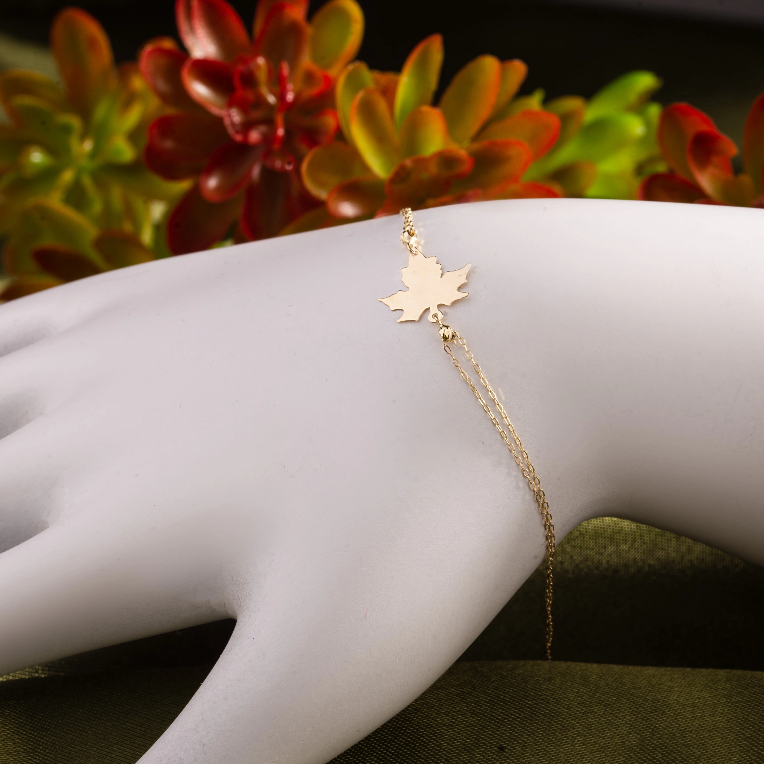 Yaprak Figürlü 14 Ayar Altın Bileklik