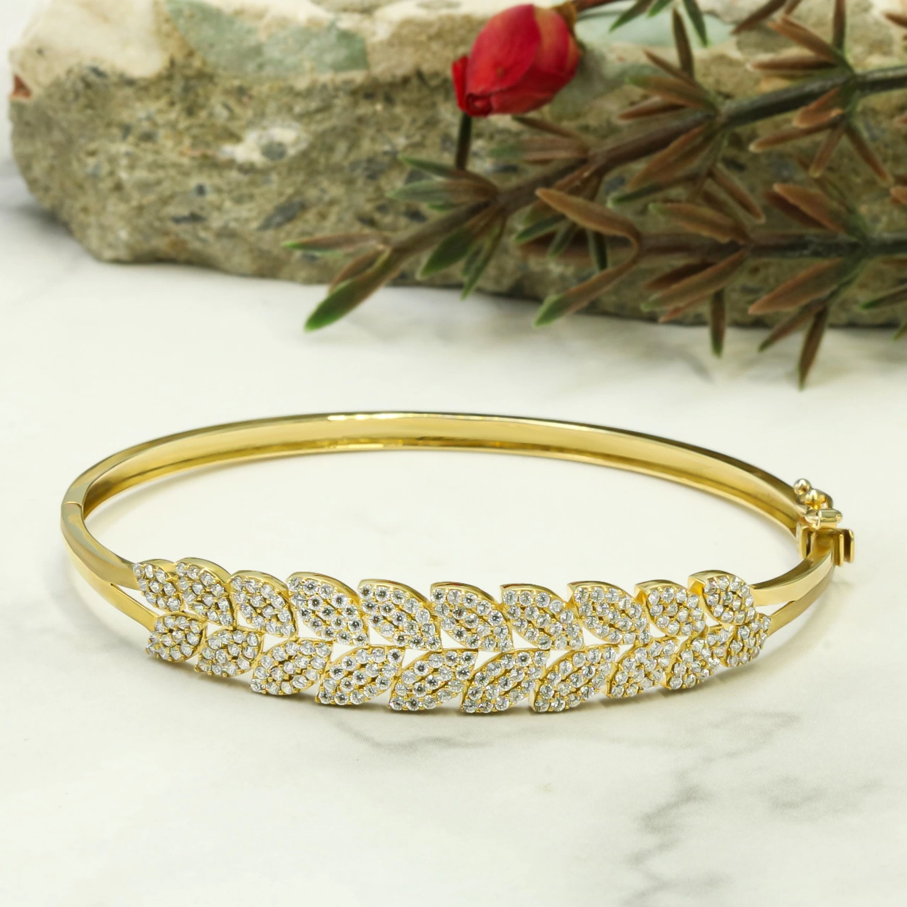 Yaprak Motifli 8 Ayar Kelepçe Bilezik