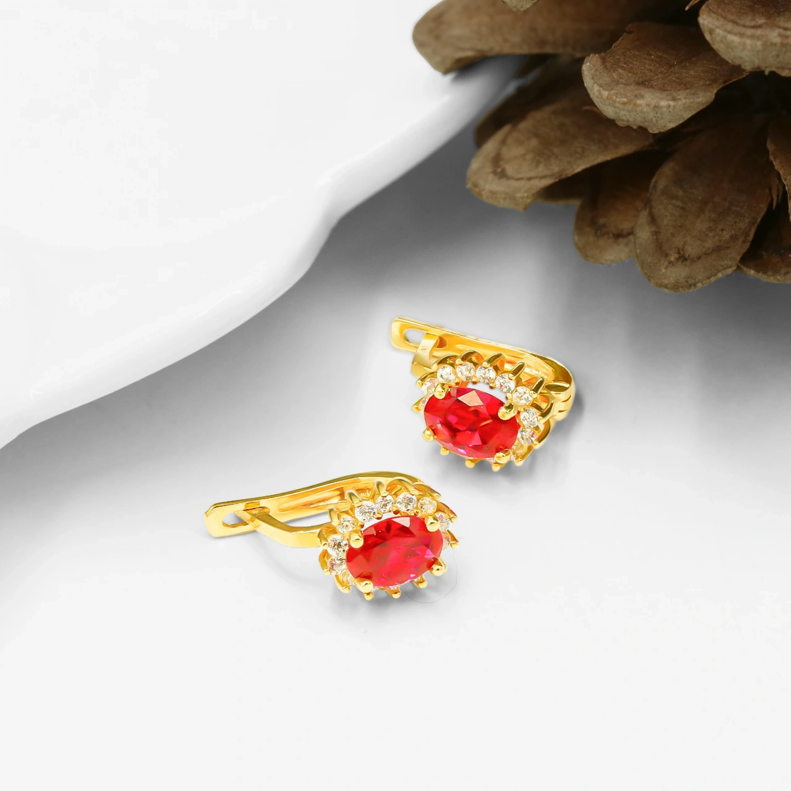 Kırmızı Taşlı 14 Ayar Klipsli Altın Küpe