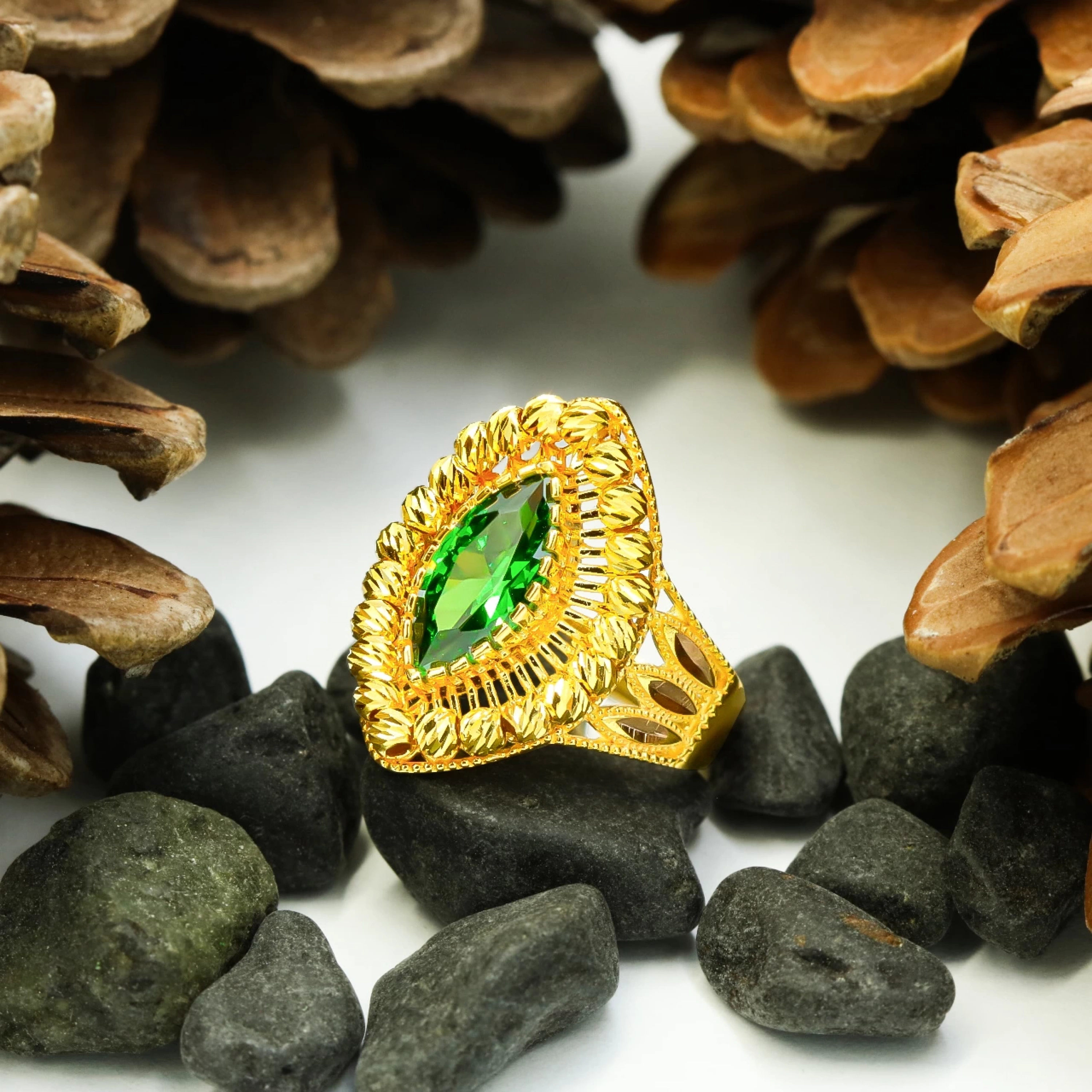 Yeşil Taşlı 8 Ayar Altın Yüzük