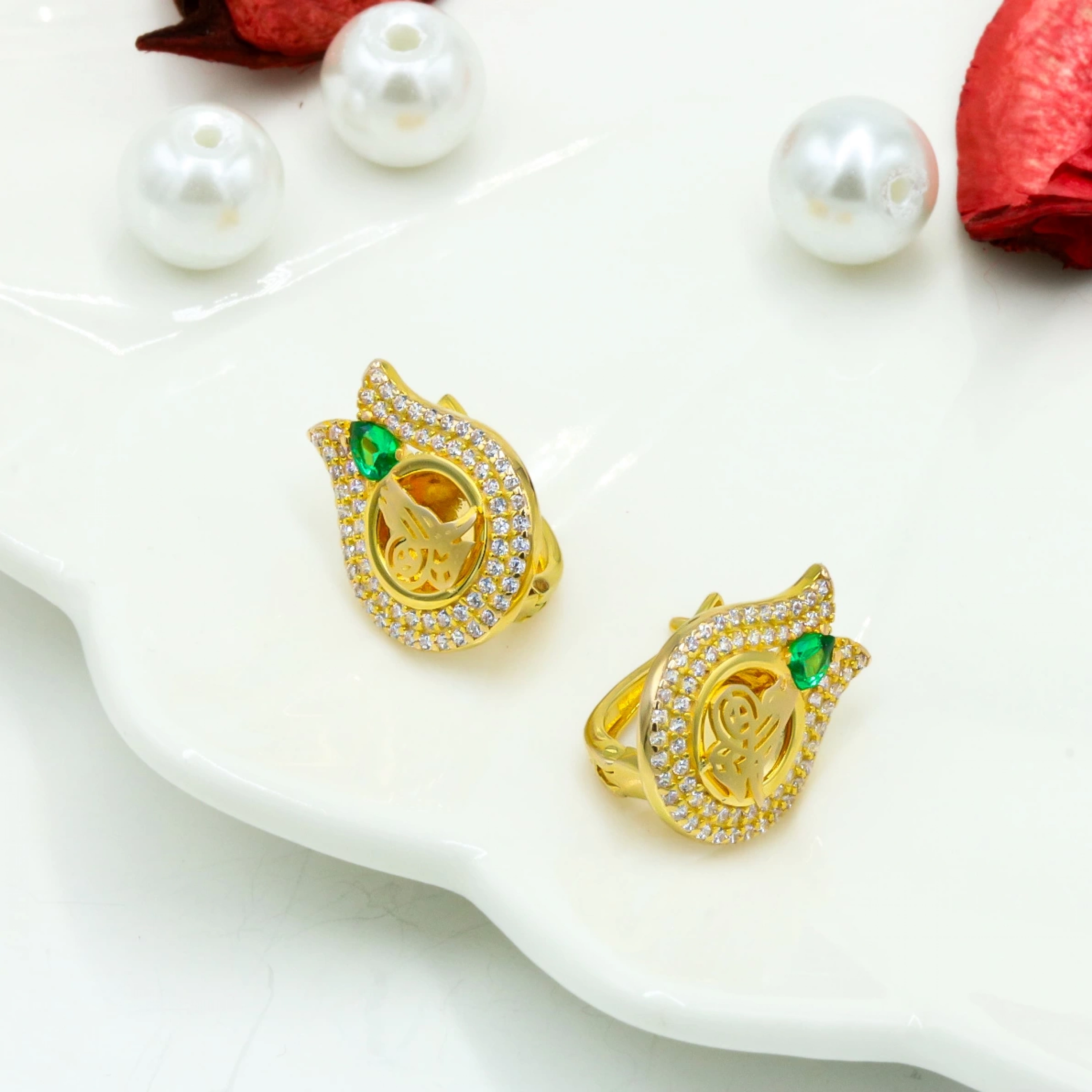 Yeşil Taşlı Lale Tuğralı 14 Ayar Altın Küpe